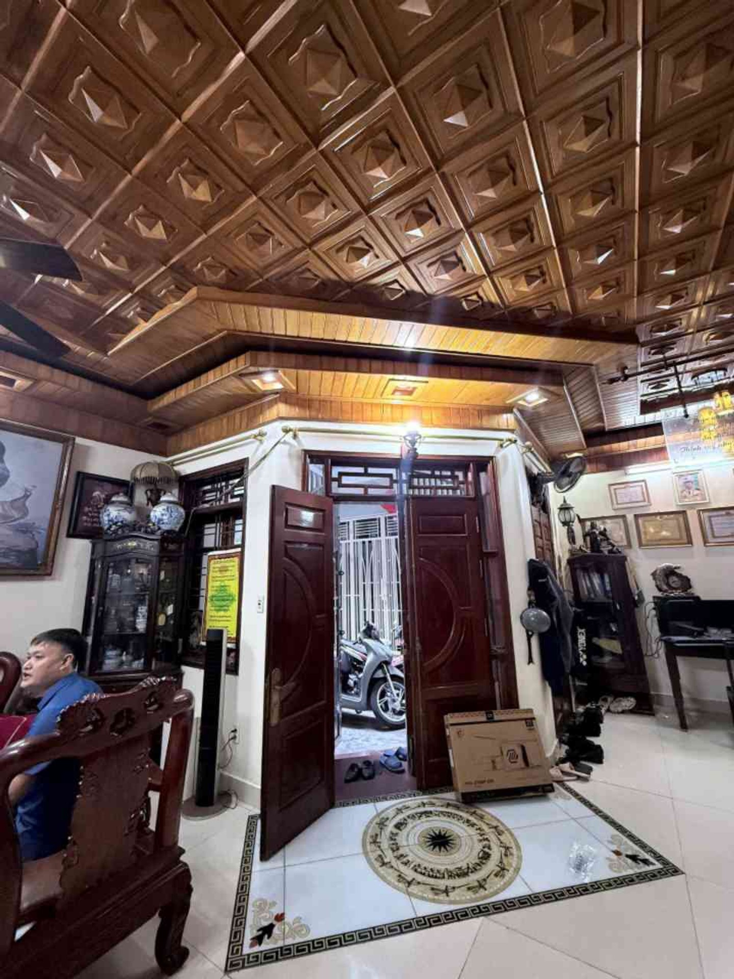 Nhà 5 tầng rộng rãi tại trung tâm Chu Văn An, vị trí đắc địa