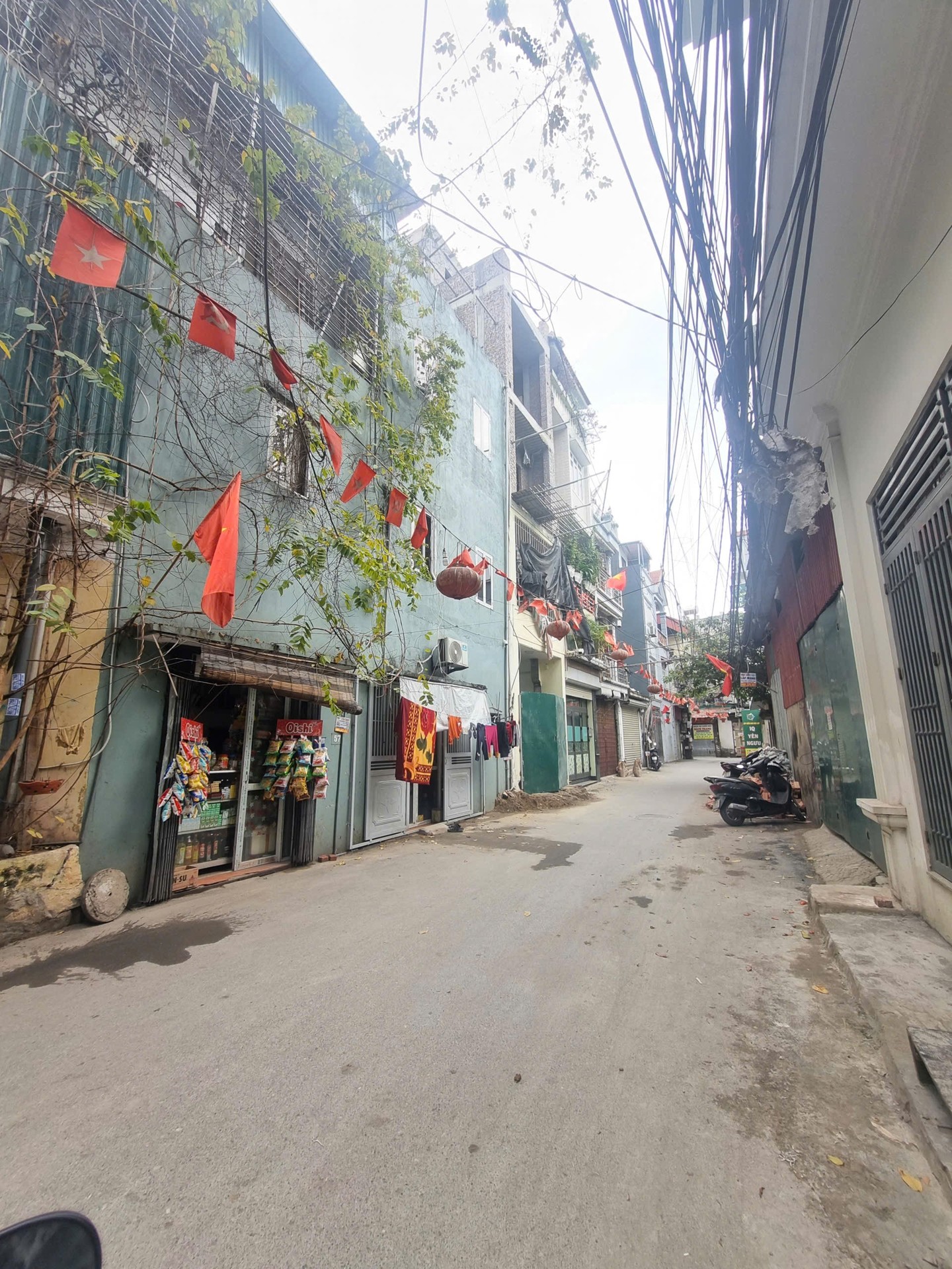 Nhà đẹp ngõ rộng, tiện nghi đầy đủ tại Ngọc Hồi