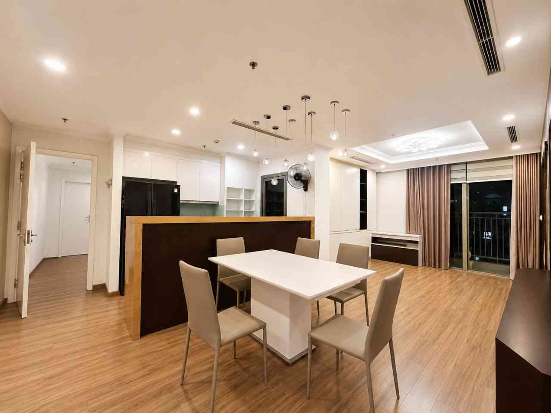 Bán căn hộ 3 phòng ngủ tại Park Hill - Time City Minh Khai, 116m2, giá tốt