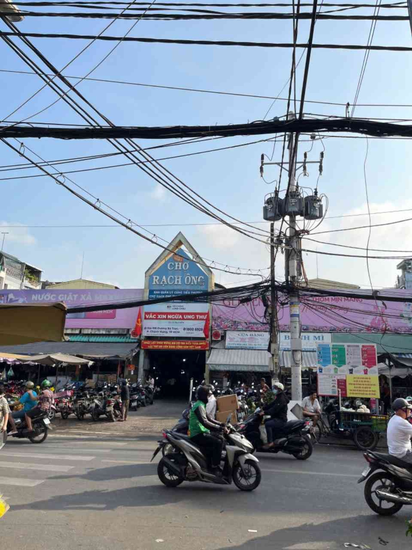 Nhà hiếm đừng Nguyễn Thị Tần Quận 8 - 23m2 nhỉnh 2 tỷ - nở hậu
