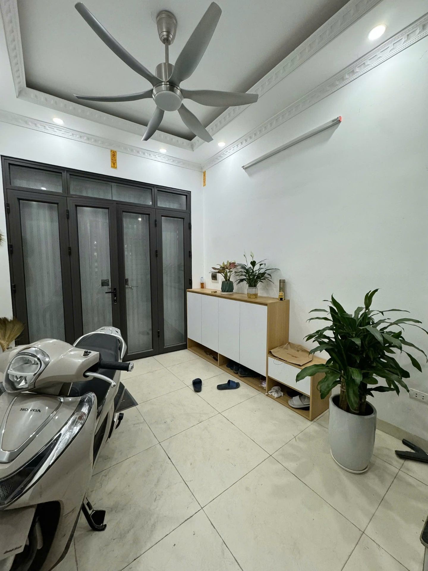 Nhà đẹp trung tâm Văn Điển - Ô tô đỗ cửa, kinh doanh tiện lợi