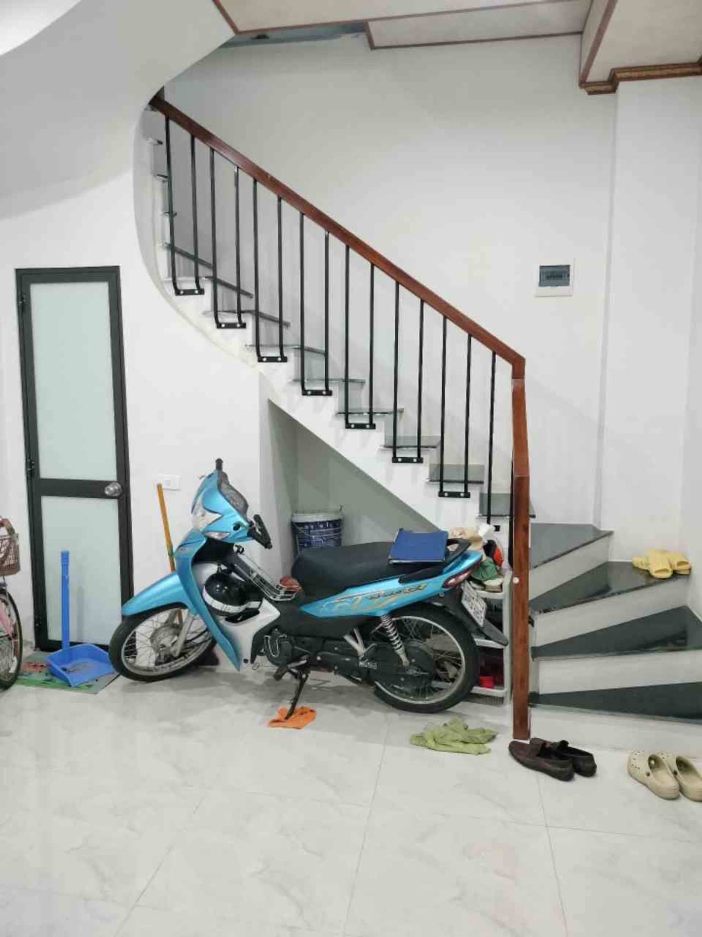 Nhà đẹp ô tô tránh, vị trí vàng ngay gần phố Trần Phú, cơ hội hiếm khó bỏ lỡ