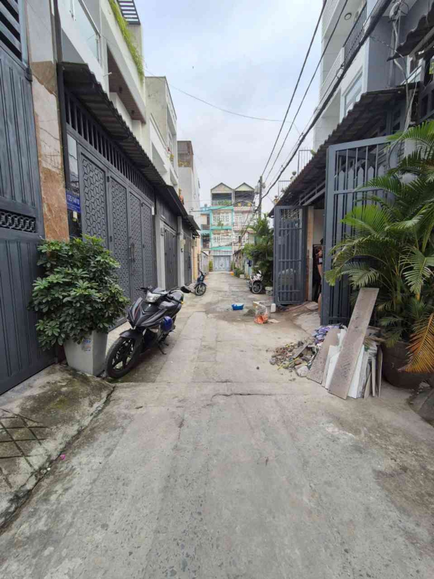 Bán nhà riêng 3 tầng, 76m2 tại phường Tân Thới Hiệp, Quận 12, tiện xe hơi, giá 6.8 tỷ