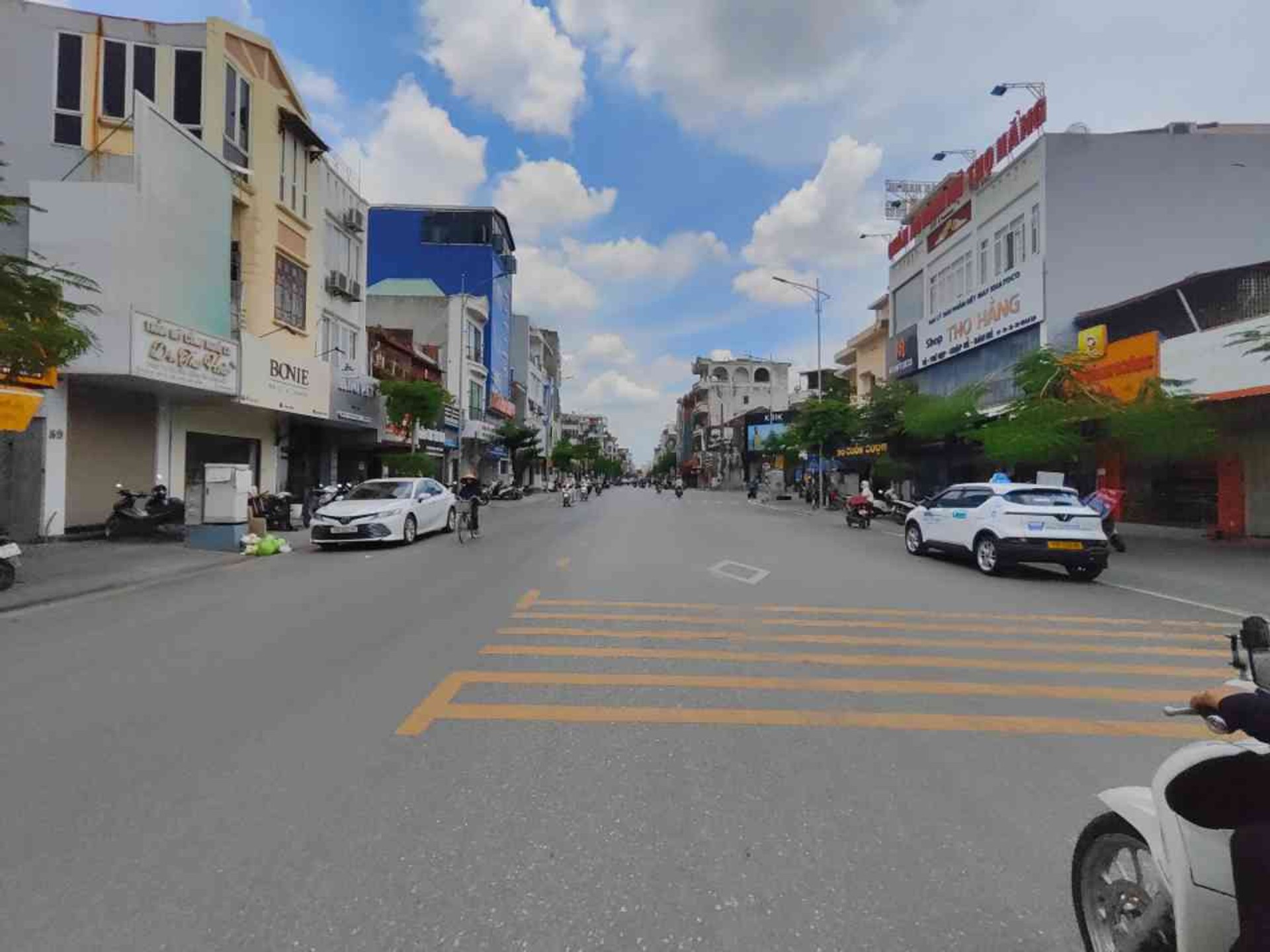 Nhà Phố Mặt Tiền Rộng, Vị Trí Vàng Trung Tâm
