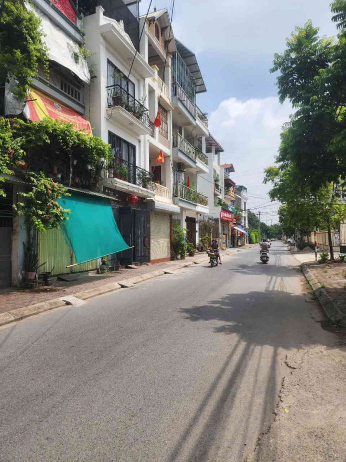 Nhà đẹp, ngõ thông ô tô, sống tiện nghi ngay Đông Mỹ