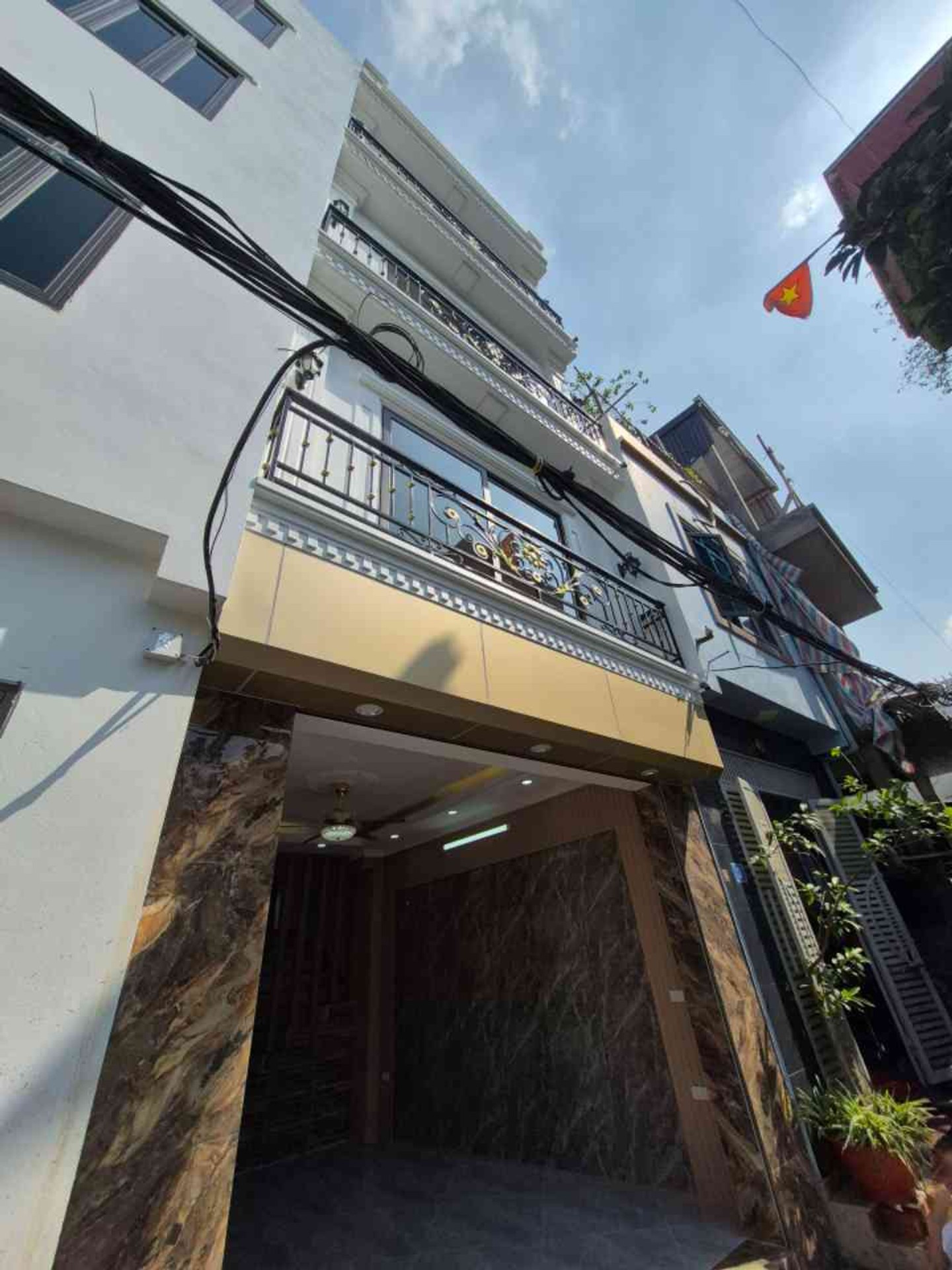 Nhà đẹp Thọ Am - Gần trường, ngập tiện ích: 42m nhà 5 tầng, ngõ thông. Dân cư thân thiện