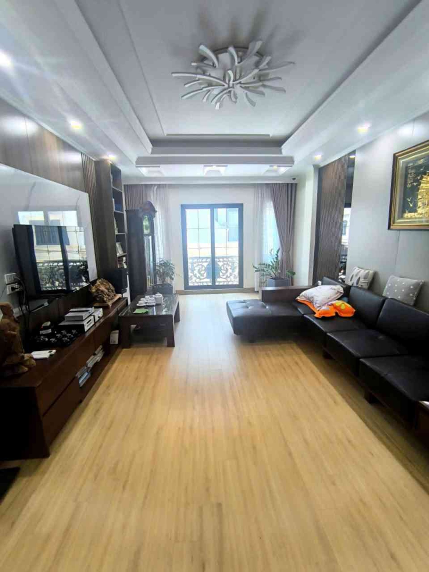 Nhà 7 tầng thang máy sang xịn – vị trí đỉnh, tiện nghi chuẩn