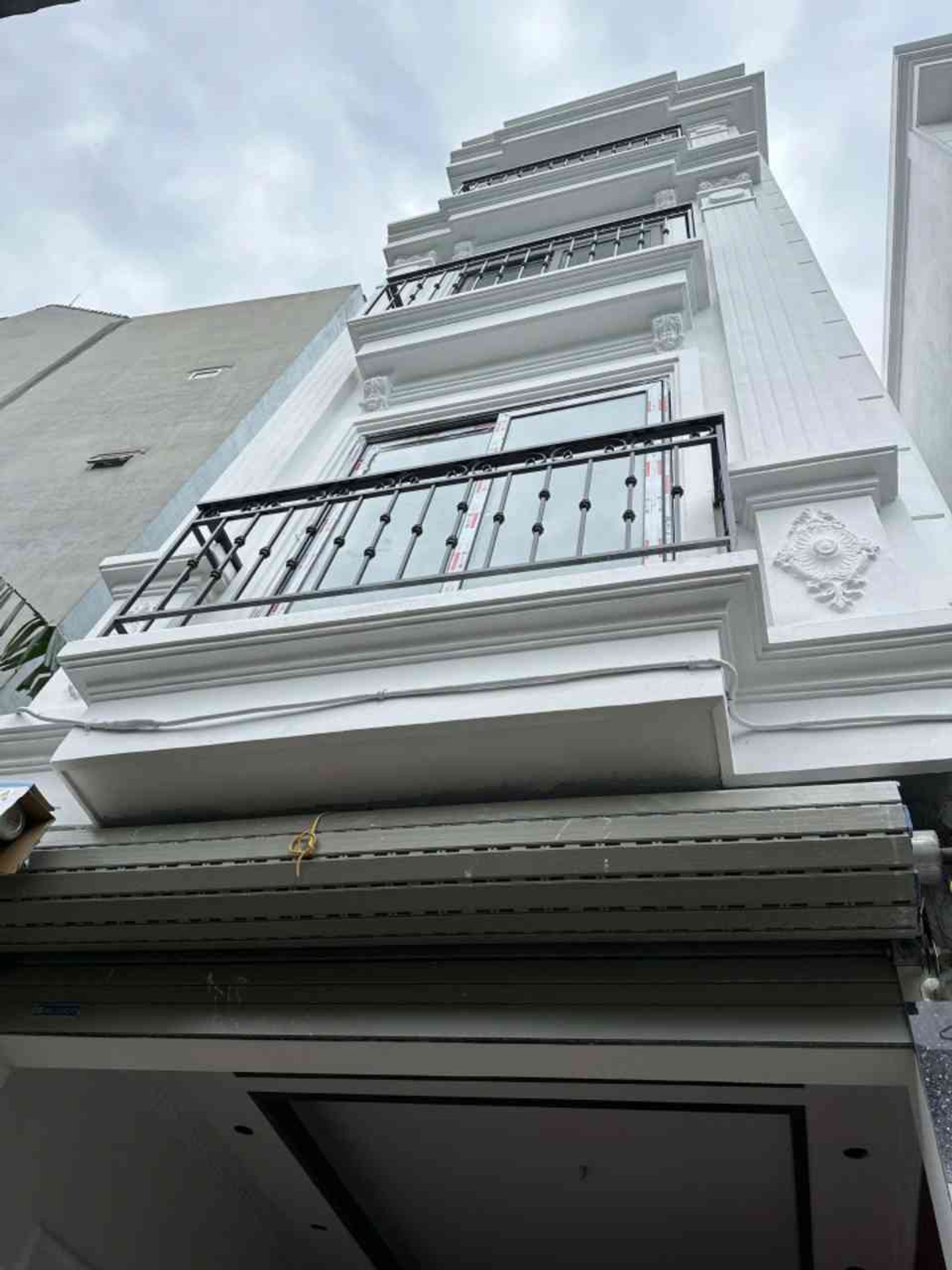 Bán nhà riêng 5 tầng 3 phòng ngủ tại Phúc Lợi với thiết kế lô góc thoáng sáng