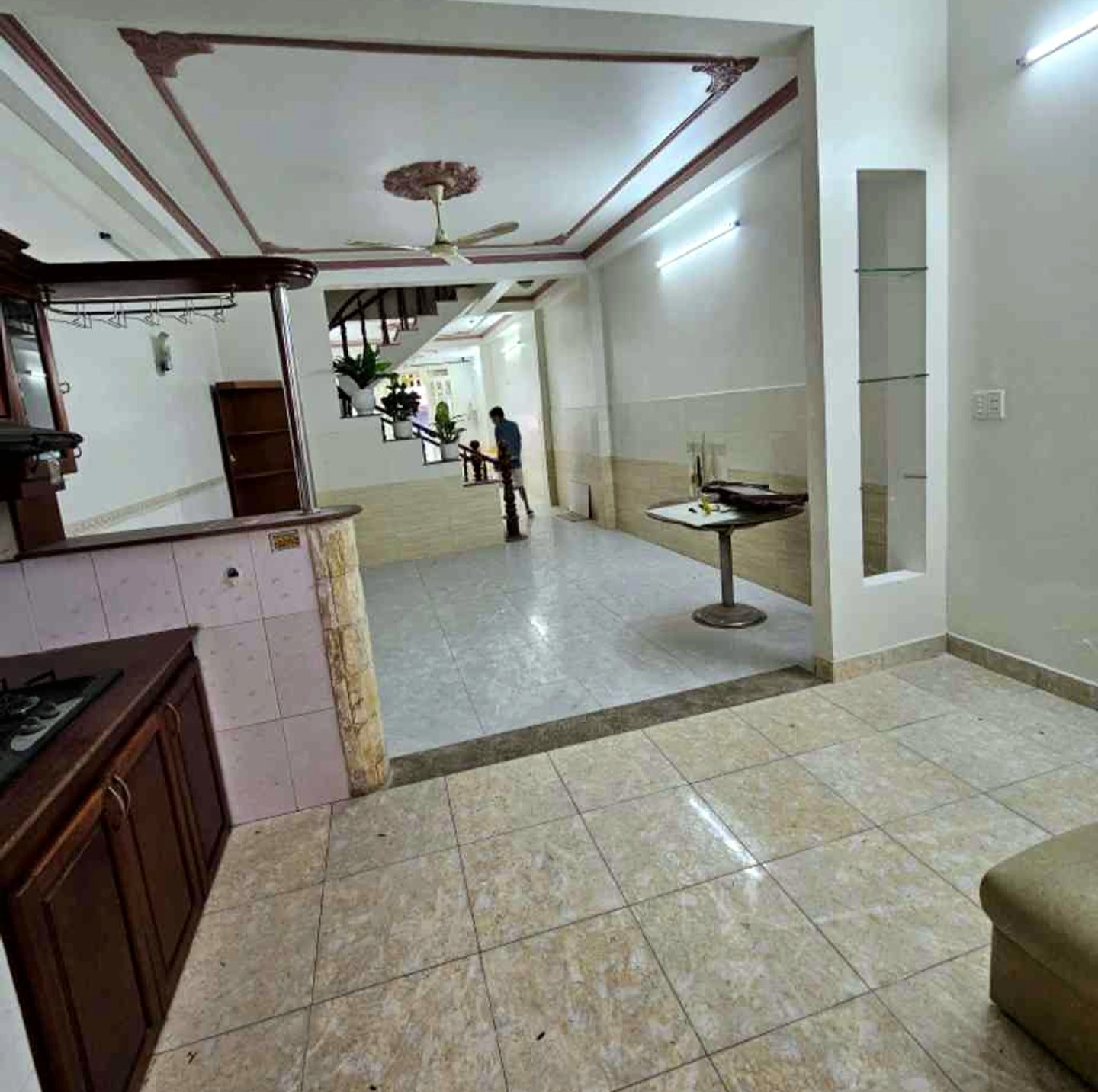 Bán nhà 3 tầng giáp Quận 6 - Kinh Dương Vương - 4 Phòng ngủ - DT: 72m²
