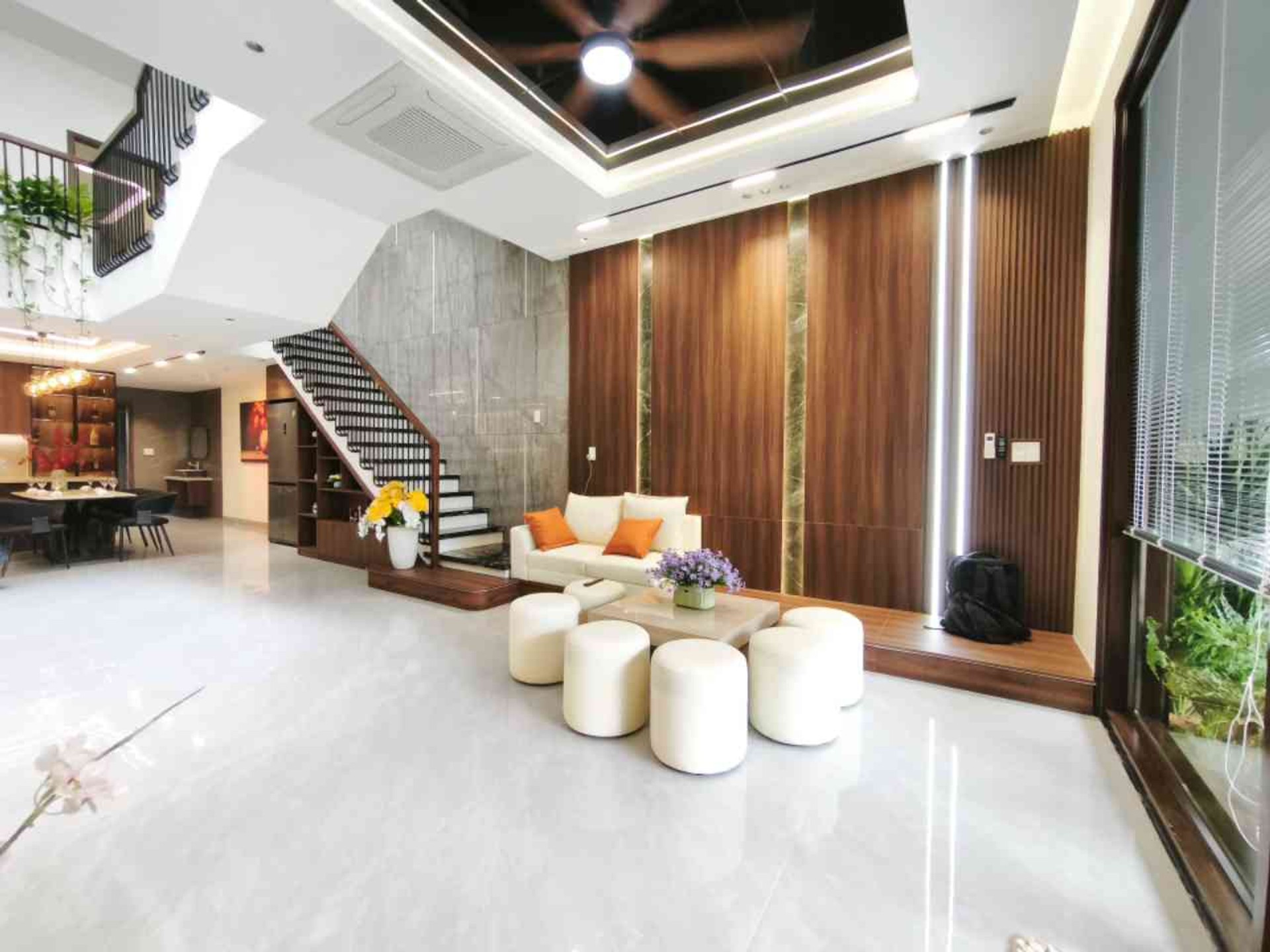 Bán nhà mặt phố 3 tầng hướng Nam tại Hoà Xuân, Đà Nẵng, diện tích 115m2, giảm giá 360 triệu