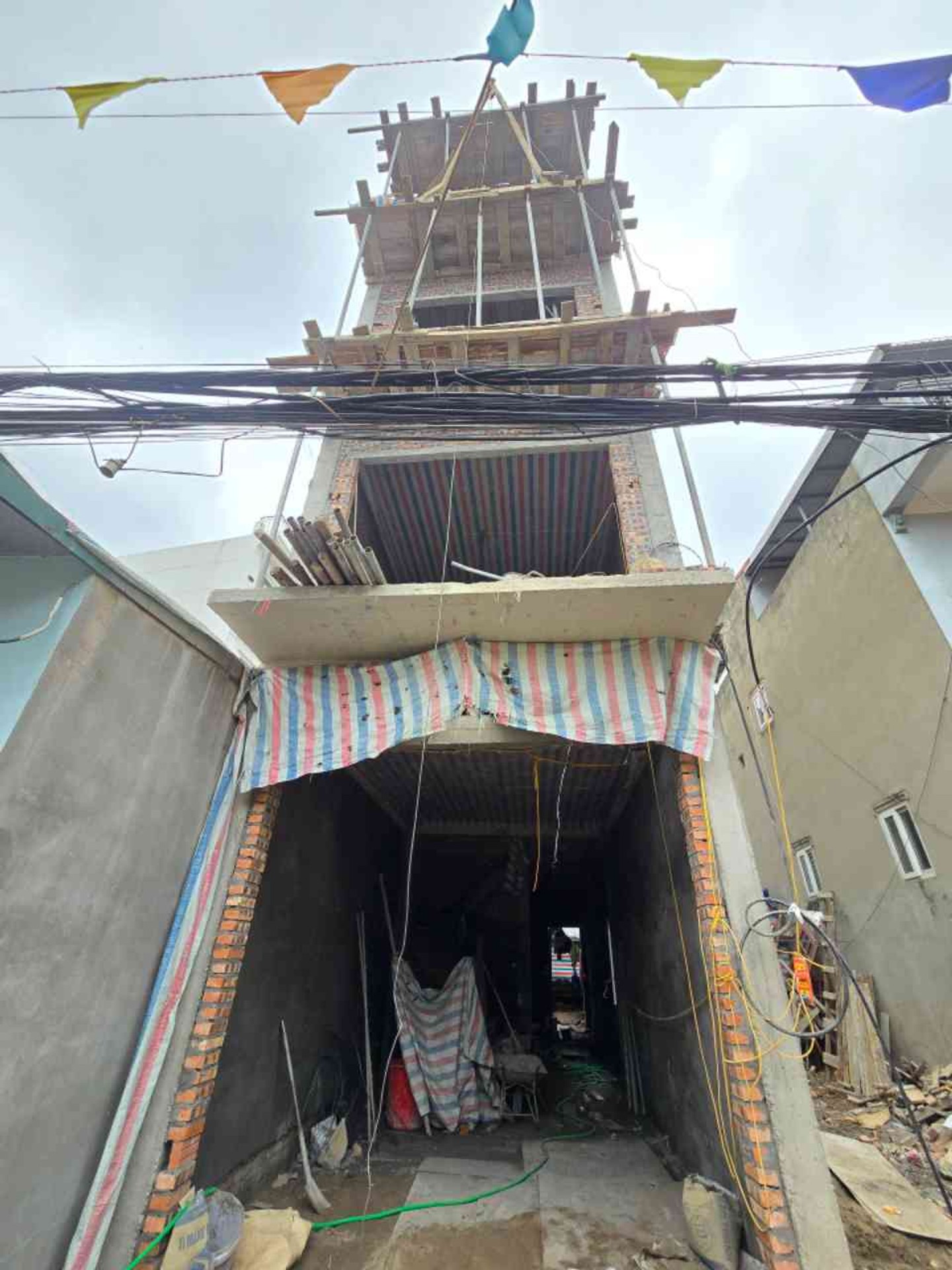 Nhà 5 Tầng Mới Toanh Ô Tô Vào Nhà Ở Quận Trung Tâm