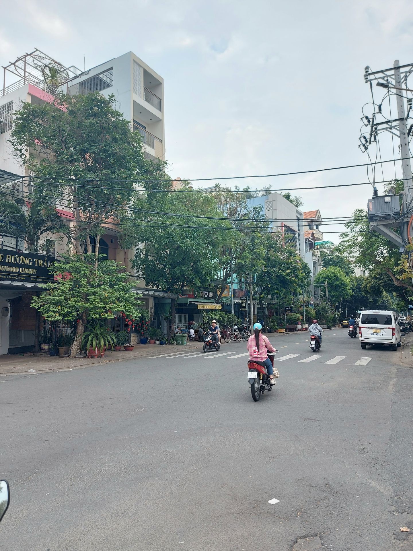 Bán nhà mặt phố 2 tầng, diện tích 90m² tại Tân Sơn Nhì
