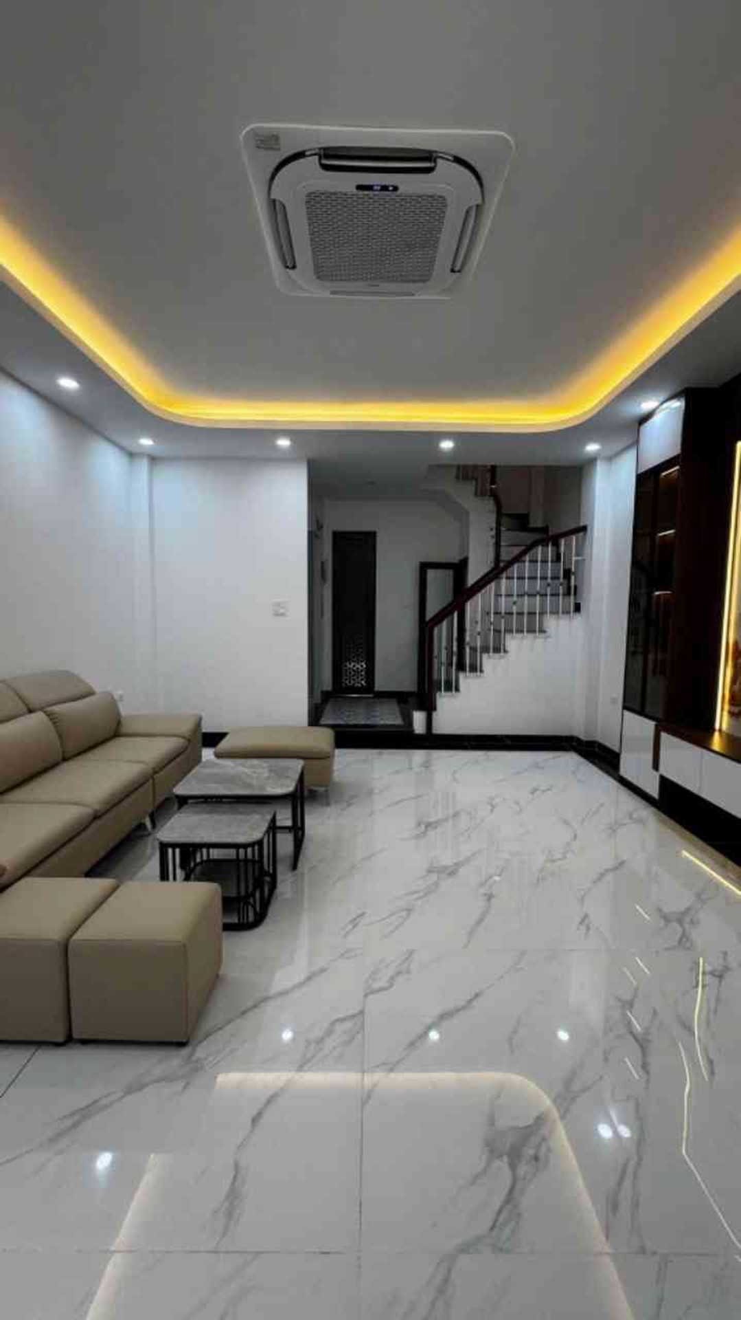 Bán nhà Đội Nhân - 6 tầng - thang máy - ô tô tránh trước cửa - nội thất xịn sò