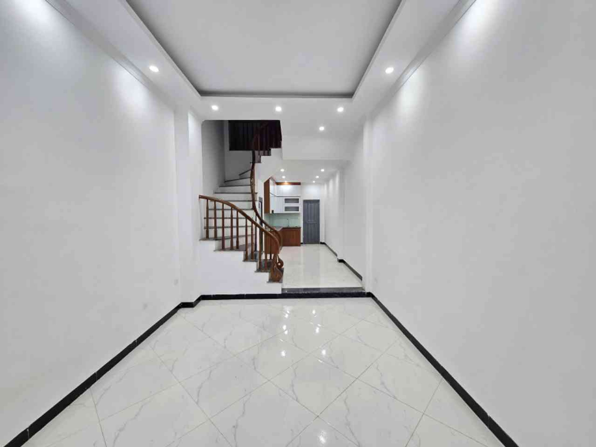 Nhà Mới Long Lanh Gần Phố, Tiện Ích Đầy Đủ 4 Tầng