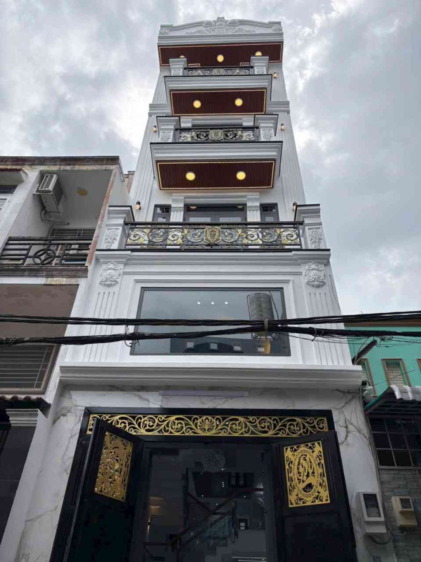 Bán nhà 5 tầng 5PN, 6WC, gần Eon Mall Tân Phú, giá tốt