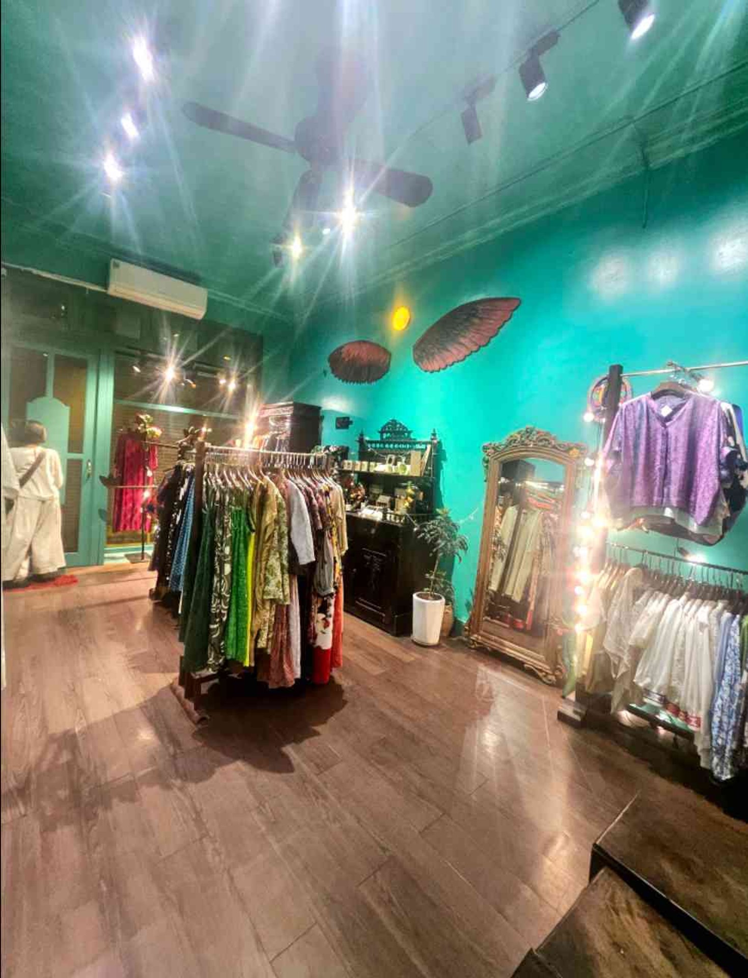 NGAY SÁT NHÀ THỜ LỚN - MẶT PHỐ CỔ KINH DOANH MỌI MẶT HÀNG - VÀI BƯỚC RA CHECKIN NHÀ THỜ - HỒ GƯƠM