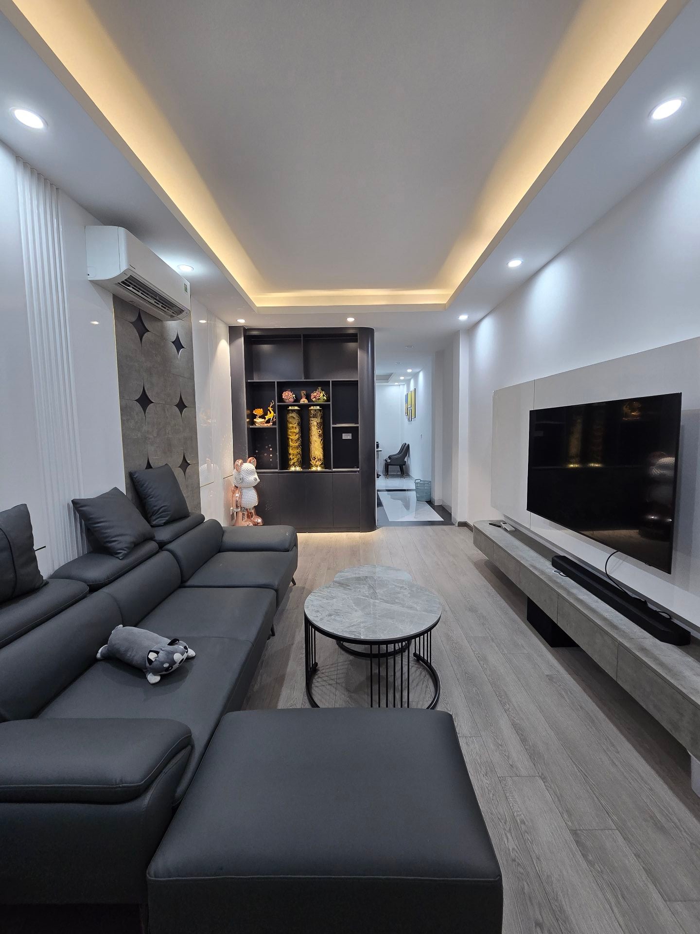 Nhà 5 Tầng Có Thang Máy - Ô Tô 7 Chỗ Qua Cửa - Kinh Doanh Đỉnh Tại Hoàng Mai