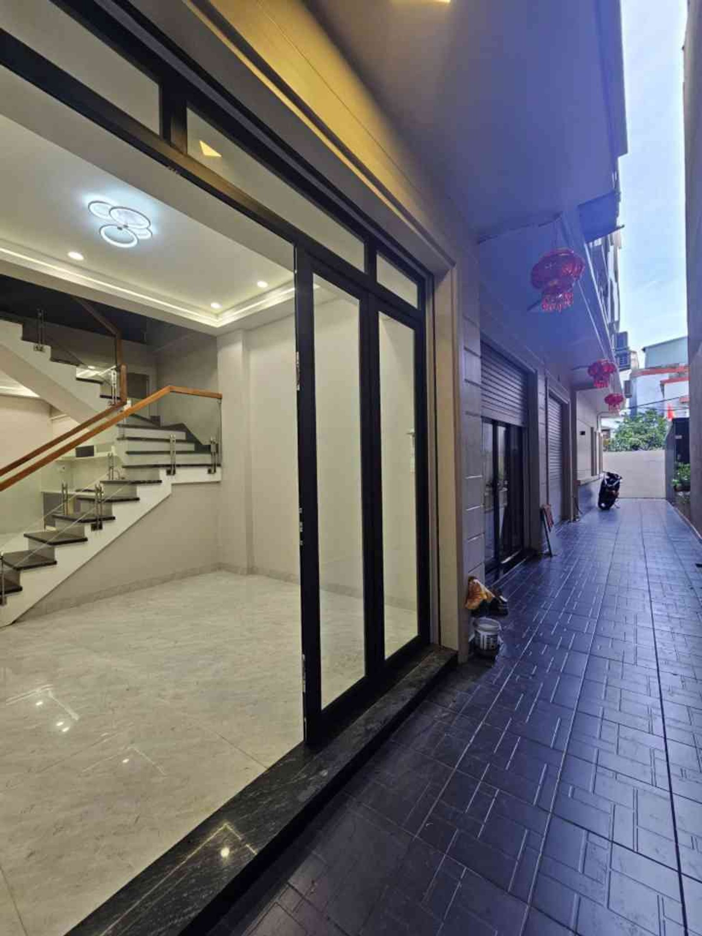 Nhà phố thiết kế hiện đại tại khu vực Miếu Hai Xã