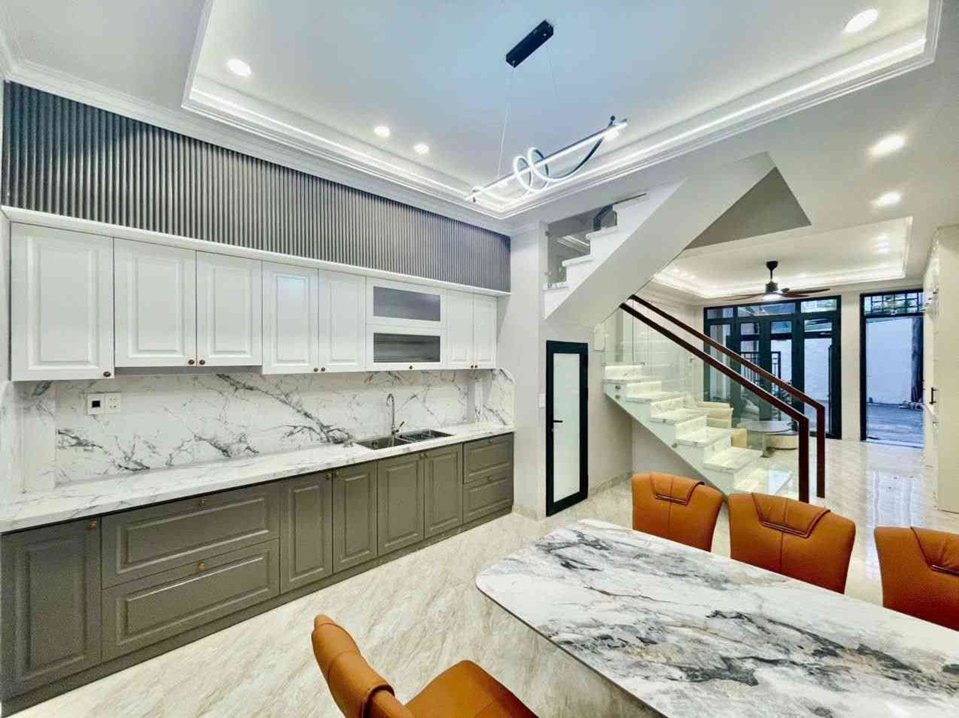 Nhà 4 tầng hiện đại tại khu Thiên Lôi Quán Nam