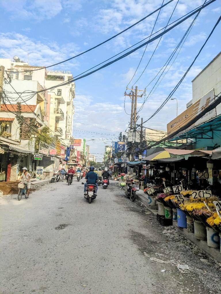 CHỈ TÍNH ĐẤT!
124M² – NGANG 6,78M – HẺM XE HƠI – GẦN CHỢ TÂN QUY – KẾ LÊ VĂN LƯƠNG Q7