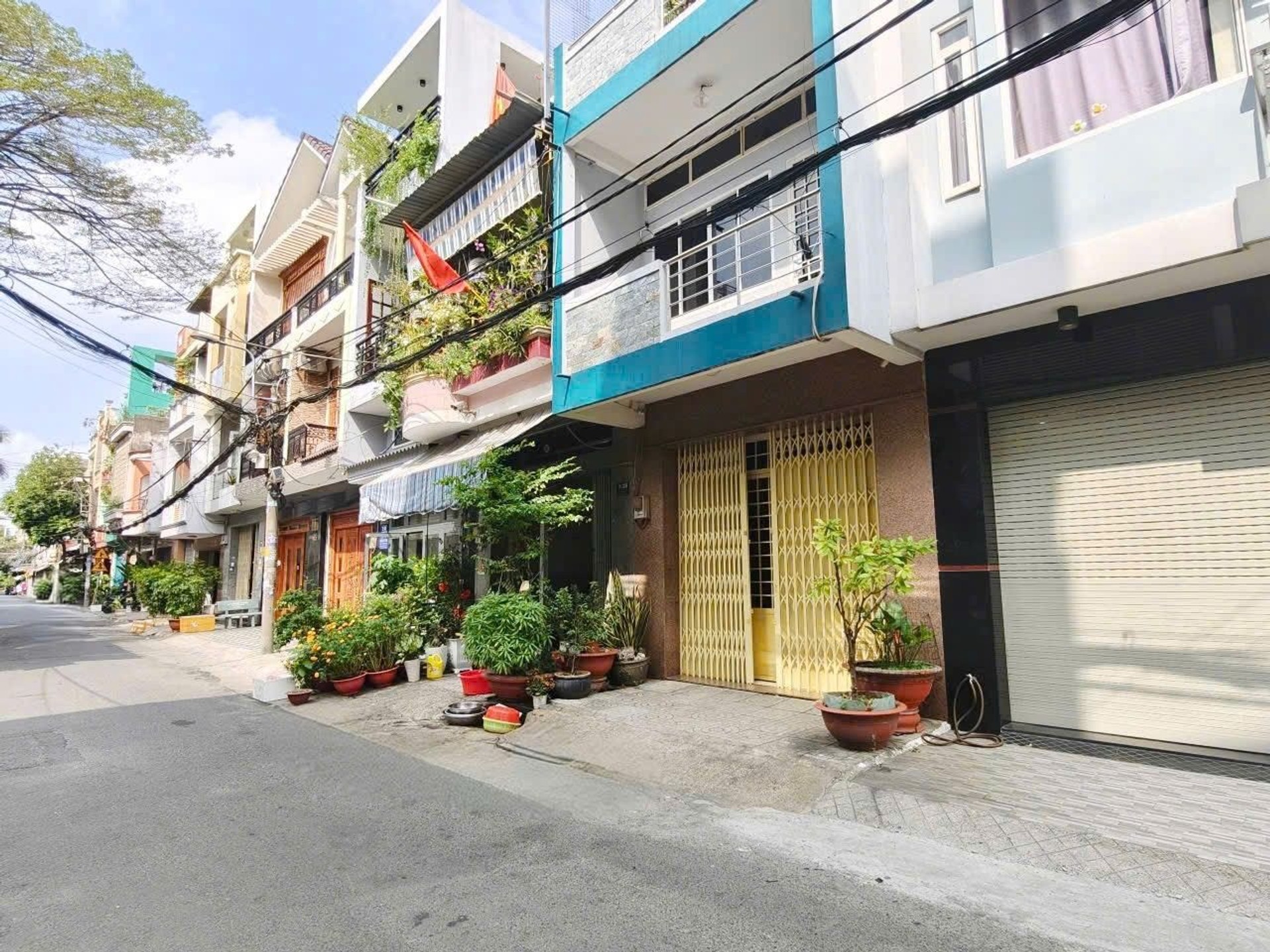 Nhà 2 tầng 64m2 hẻm xe hơi Tân Sơn Nhì, giá 9 tỷ, sổ hồng riêng