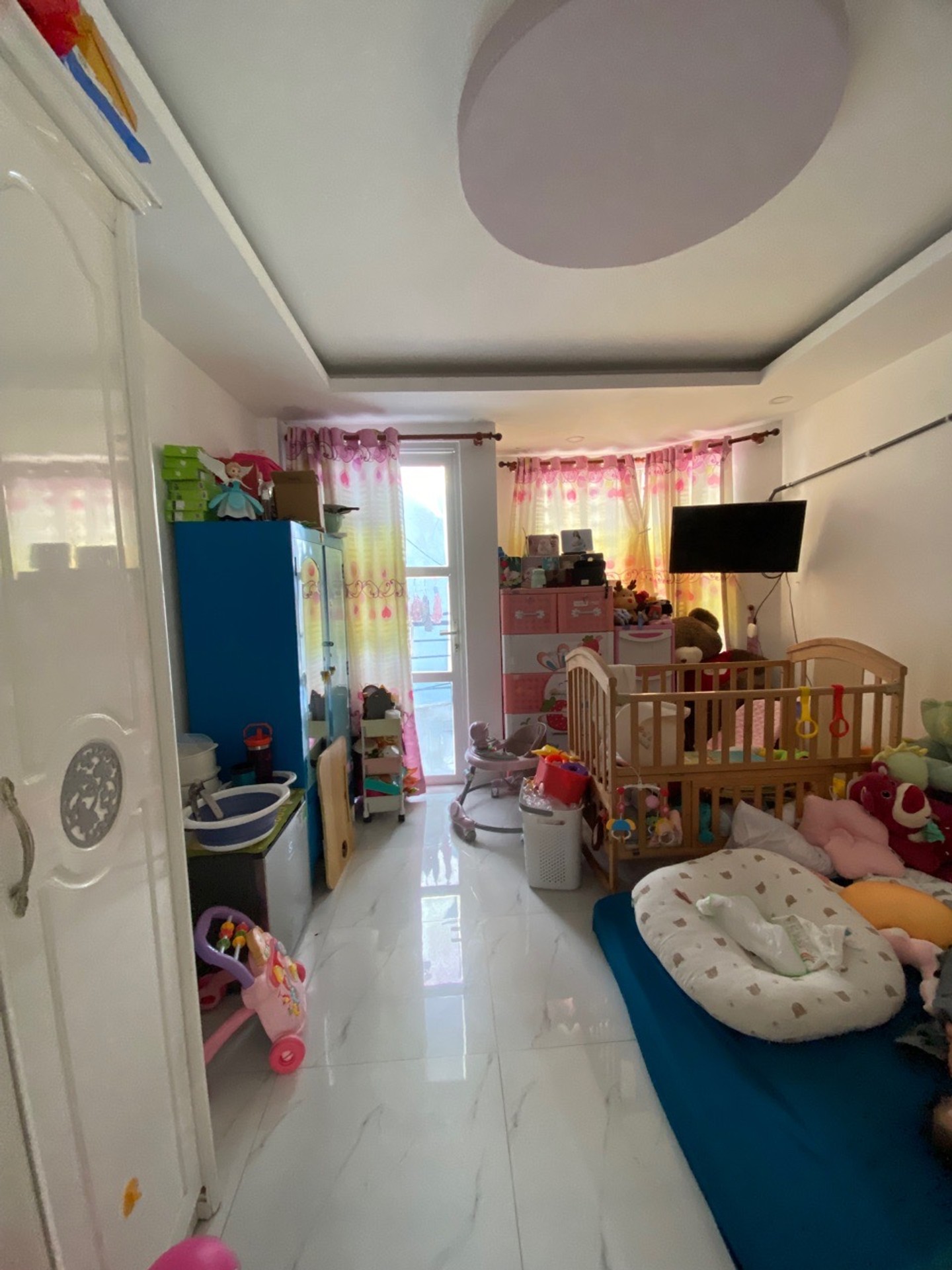 Nhà đẹp nở hậu tại quận trung tâm, chỉ vài bước chân ra đường lớn