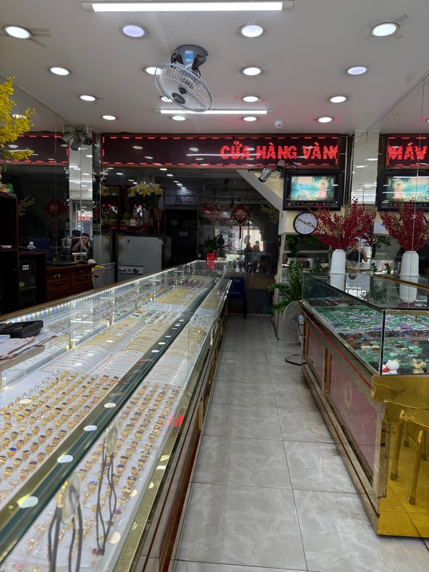 Nha quang trung mặt tiền kinh Doanh đa ngành nghề.