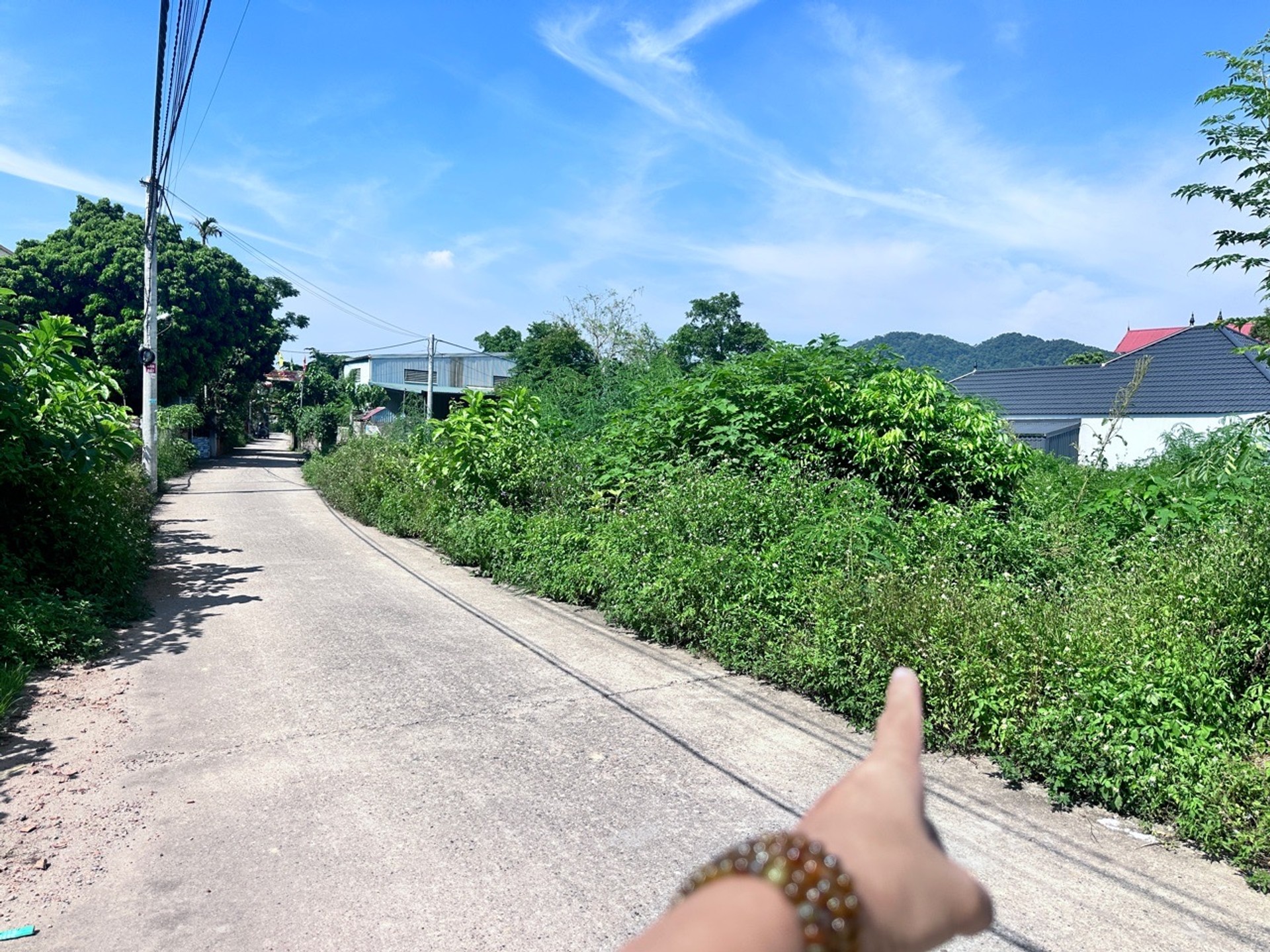 Mảnh đất vuông vắn rộng rãi mặt tiền rộng chờ chủ mới