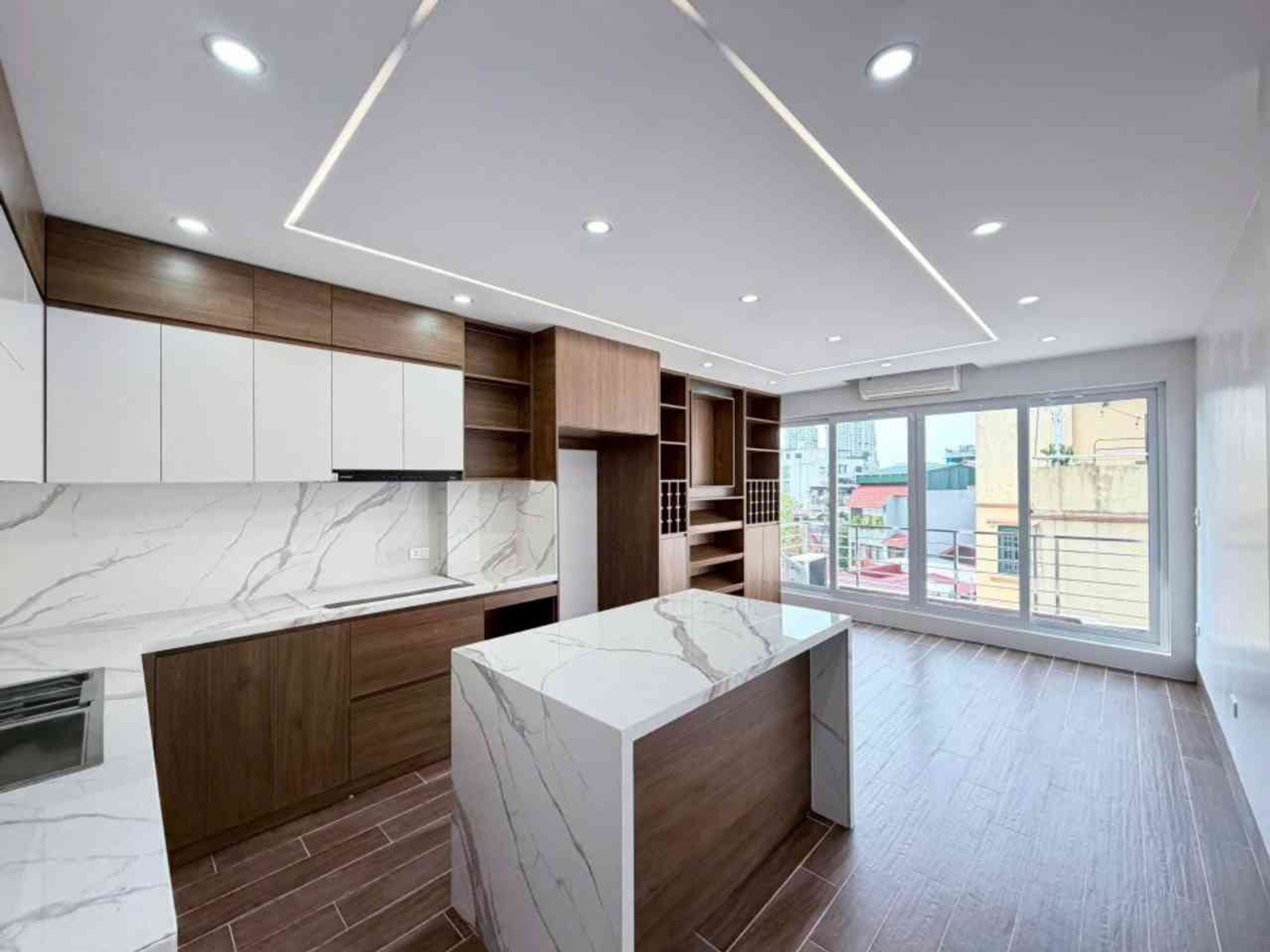 Bán nhà Hoàng Hoa Thám - 7 tầng - thang máy - ngõ thông kinh doanh - dòng tiền khủng