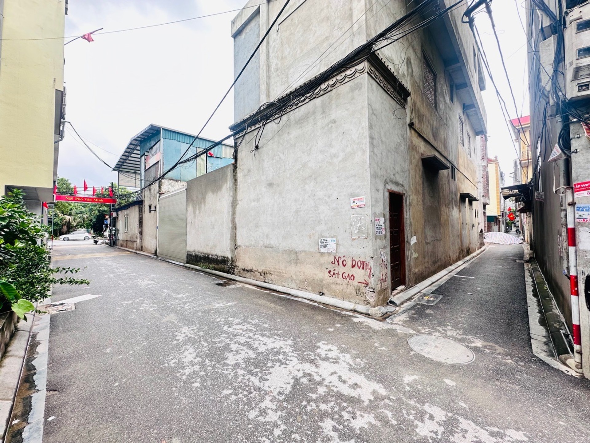 ĐẤT CỰC ĐẸP - NGAY CHÂN CẦU NHẬT TÂN - Ô TÔ VÀO ĐẤT - ĐƯỜNG THÔNG TRẢI NHỰA - CÁCH MẶT PHỐ 50M