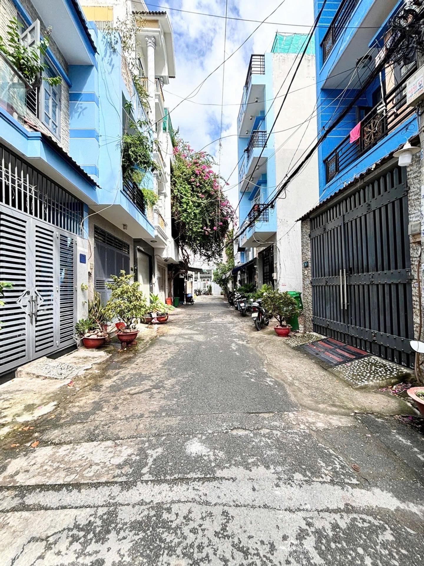 Cơ hội sở hữu nhà 3 tầng mặt tiền 4m ngay Bình Tân, giá giảm bất ngờ