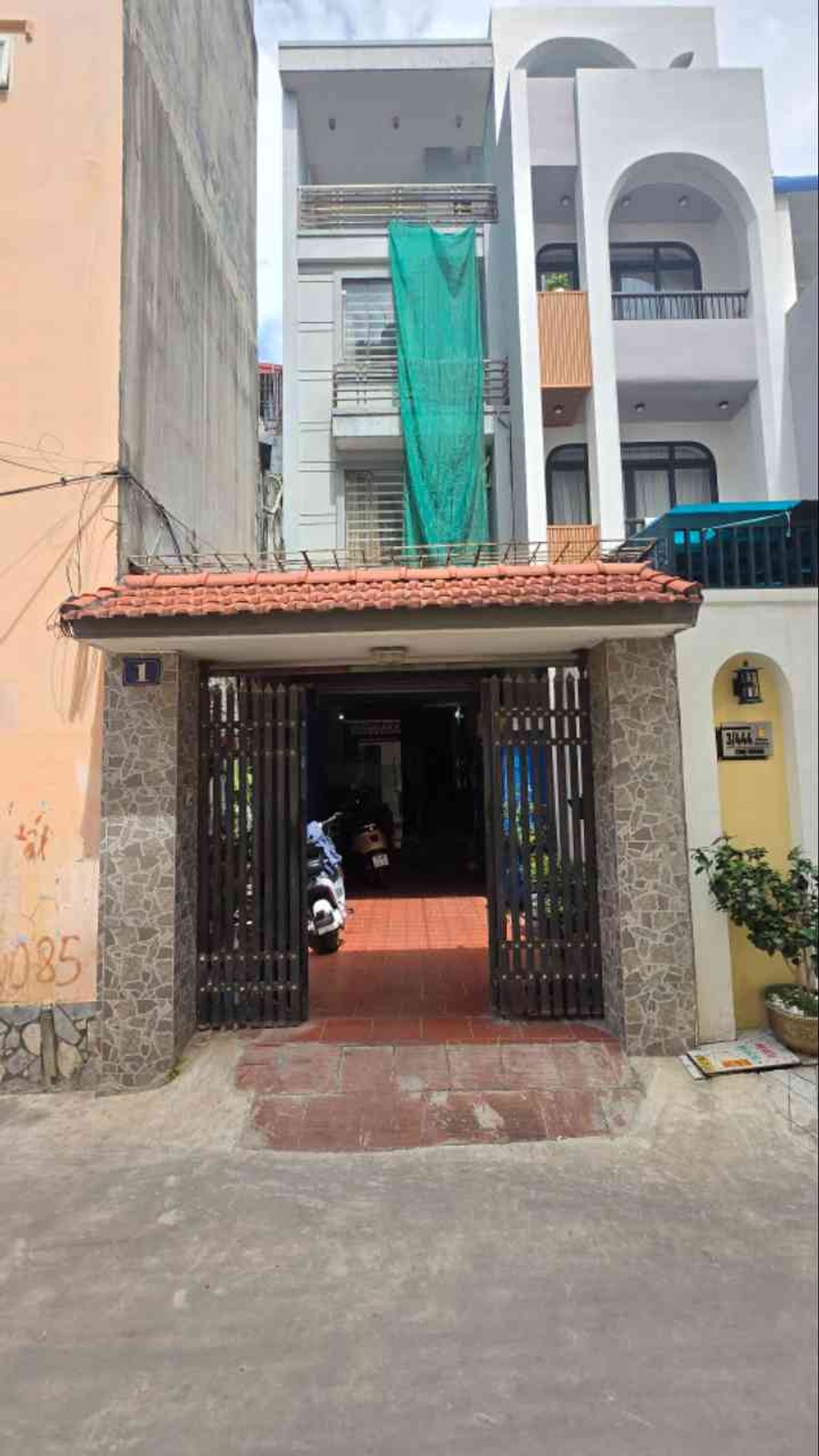 Nhà 4 tầng gần Aeon Mall, mặt tiền rộng, vị trí tuyệt vời
