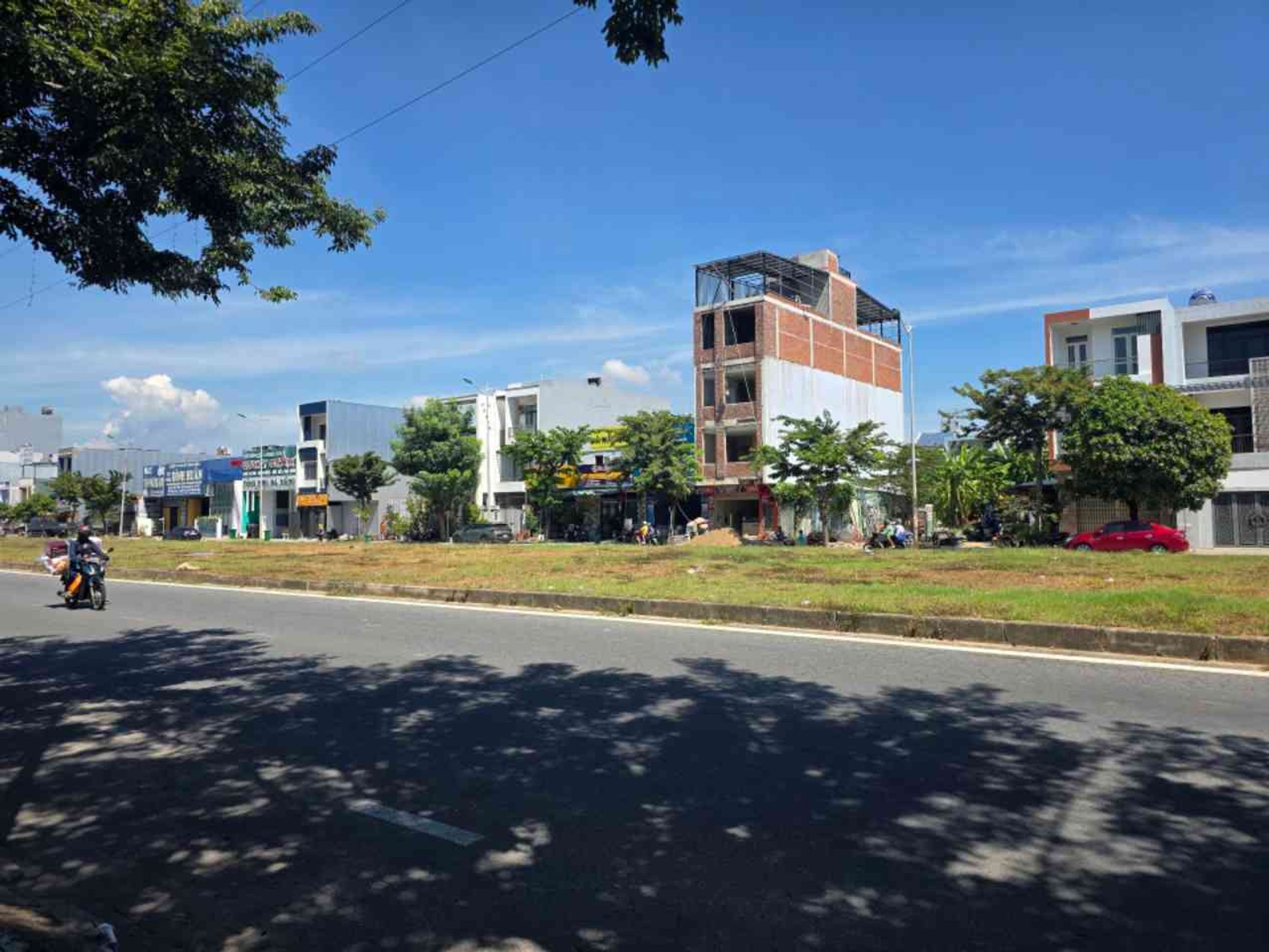 Lô đất mặt tiền trung tâm Hòa Xuân, Đà Nẵng giá tốt