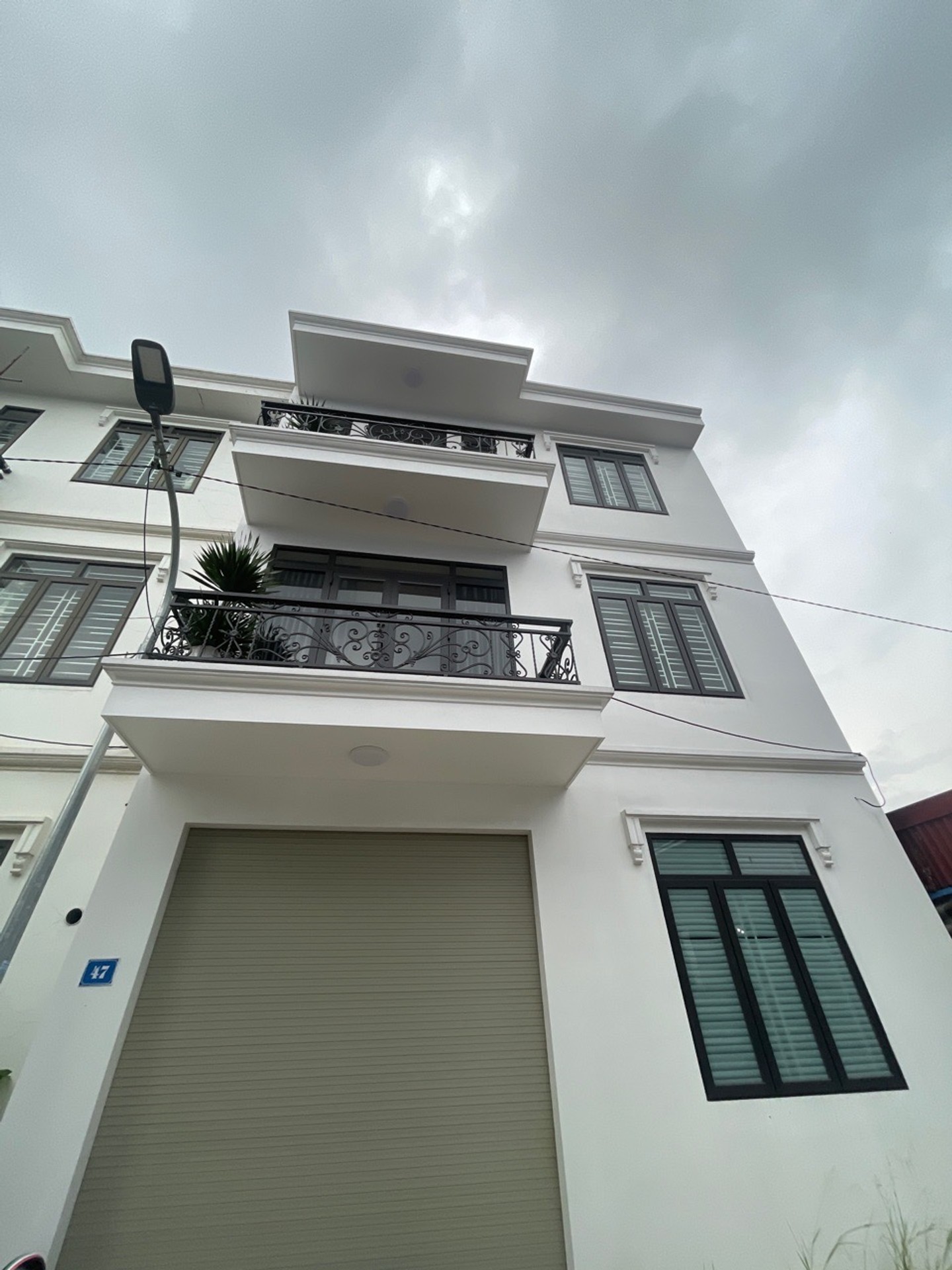Nhà Riêng Ba Tầng Thiết Kế Hiện Đại Tại Quỳnh Hoàng - Nam Sơn