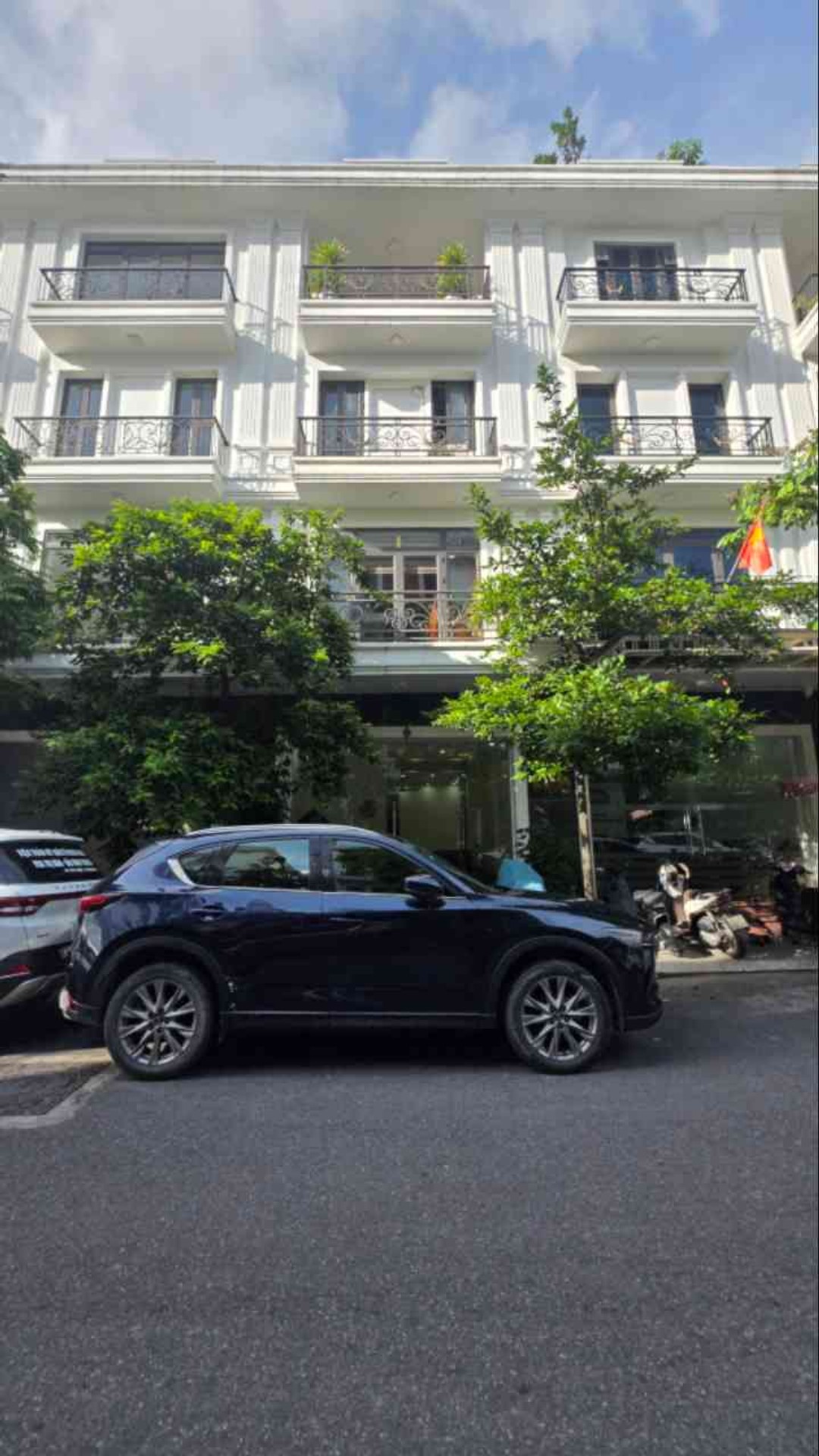 Nhà 4 tầng có thang máy, khu dân trí cao, sắp có công viên trước nhà