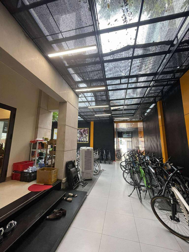 Nhà 4 tầng 3 mặt ngõ trung tâm Long Biên, đường thông ô tô tránh, phù hợp kinh doanh, xây biệt thự