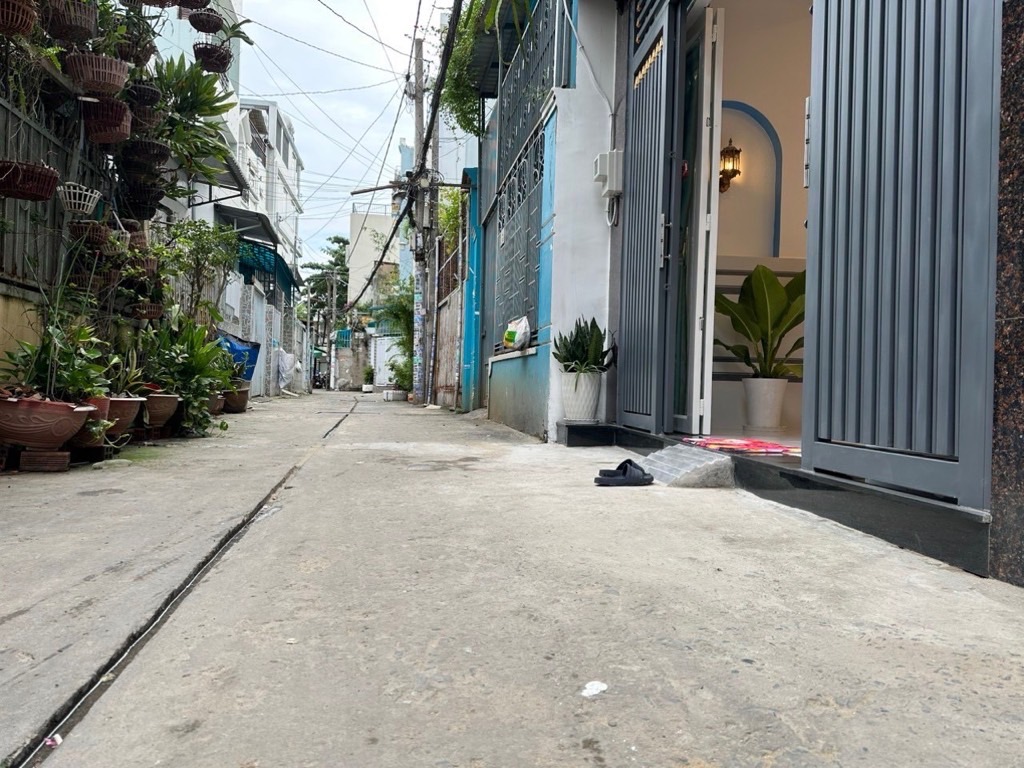 Nhà 2 tầng hẻm xe hơi tại phường 11, Quận Gò Vấp, giá tốt