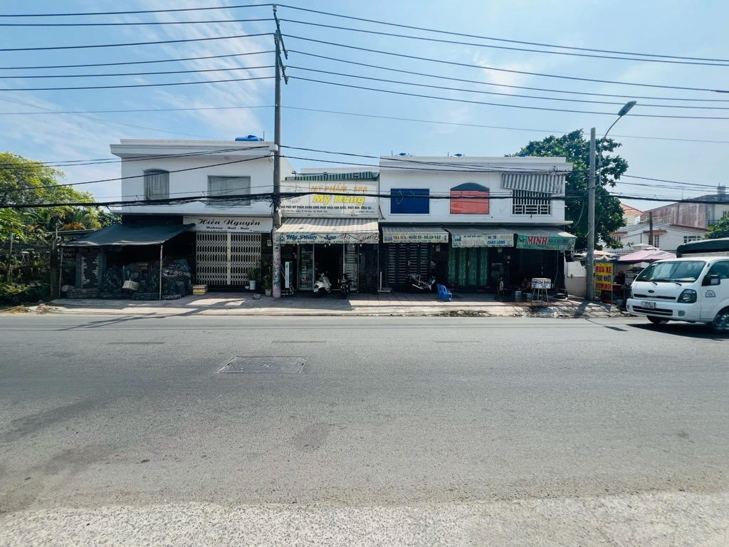 Bán nhà mặt phố rộng 152m2, mặt tiền 18m tại Bình Tân