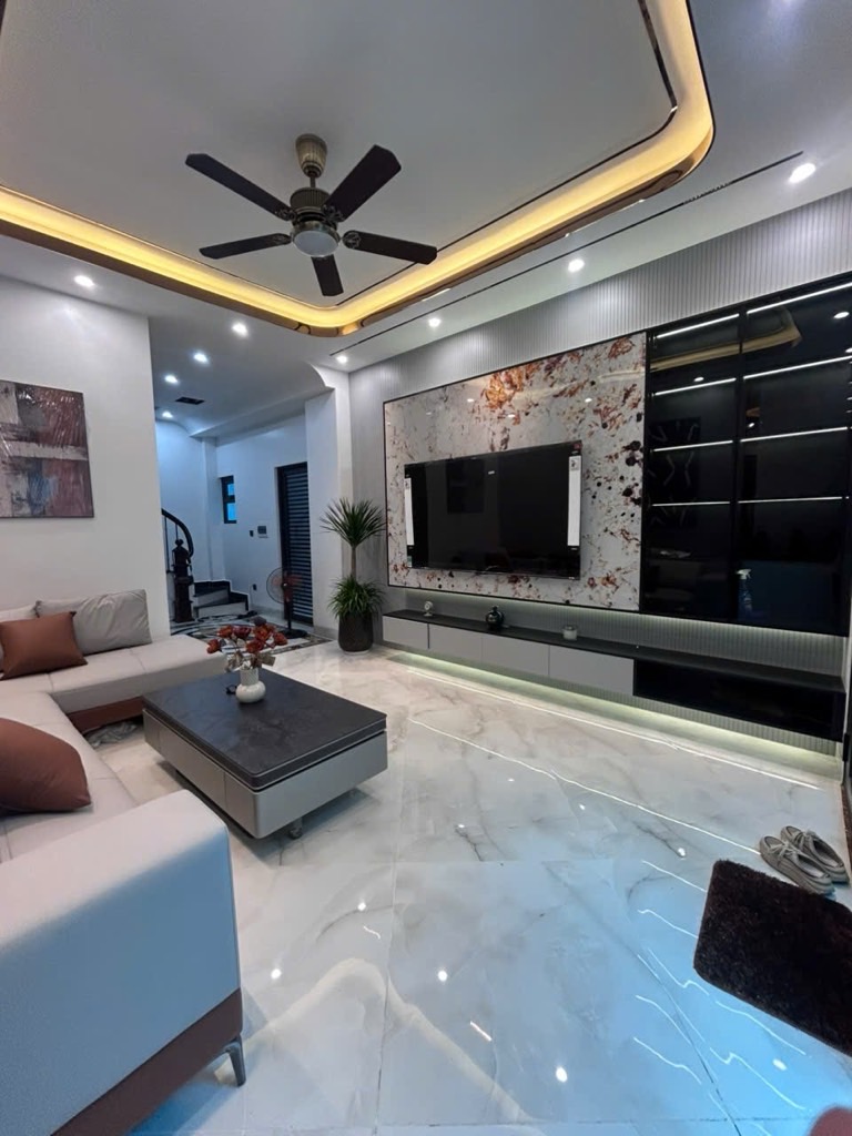 Bán Nhà 6 Tầng Lô Góc Có Thang Máy Tại Mai Động, Diện Tích 33.7m2