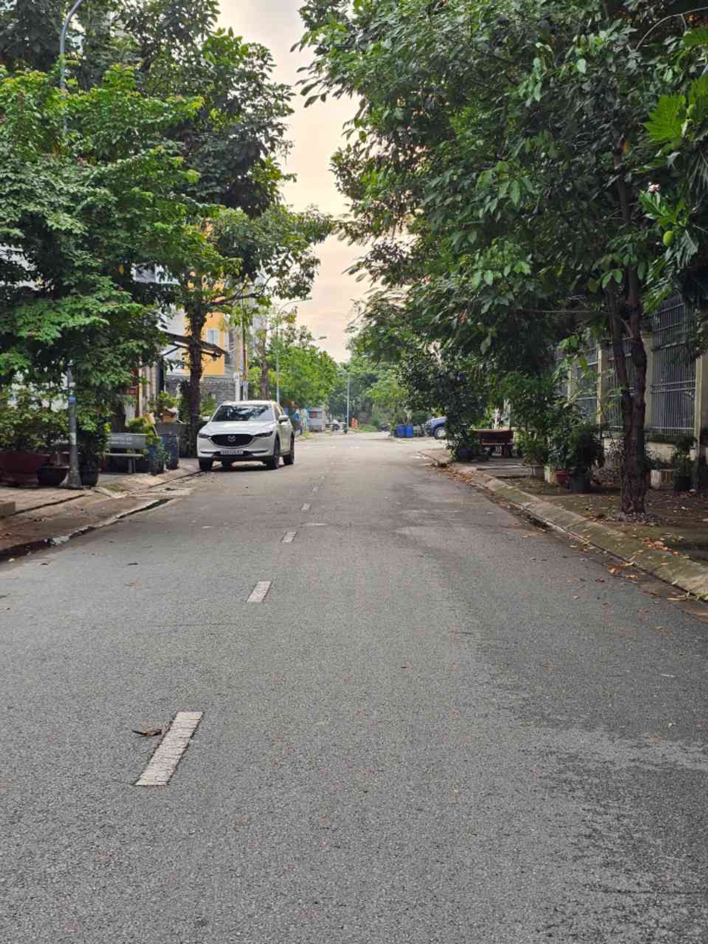 Bán nhà mặt phố diện tích 100m2, 4 tầng, phù hợp kinh doanh tại Tân Tạo