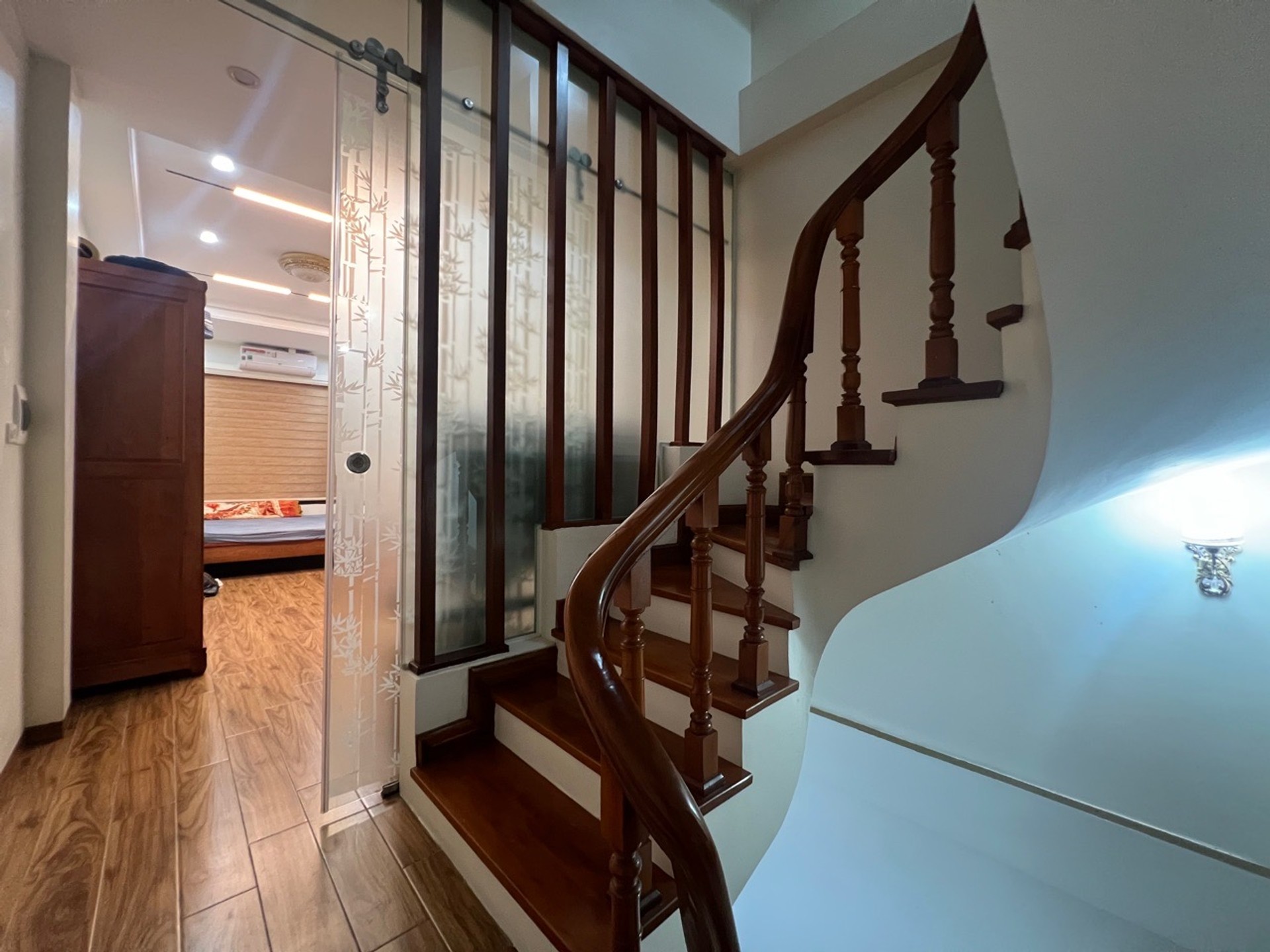 NHÀ VIP XUÂN LA .5 TẦNG