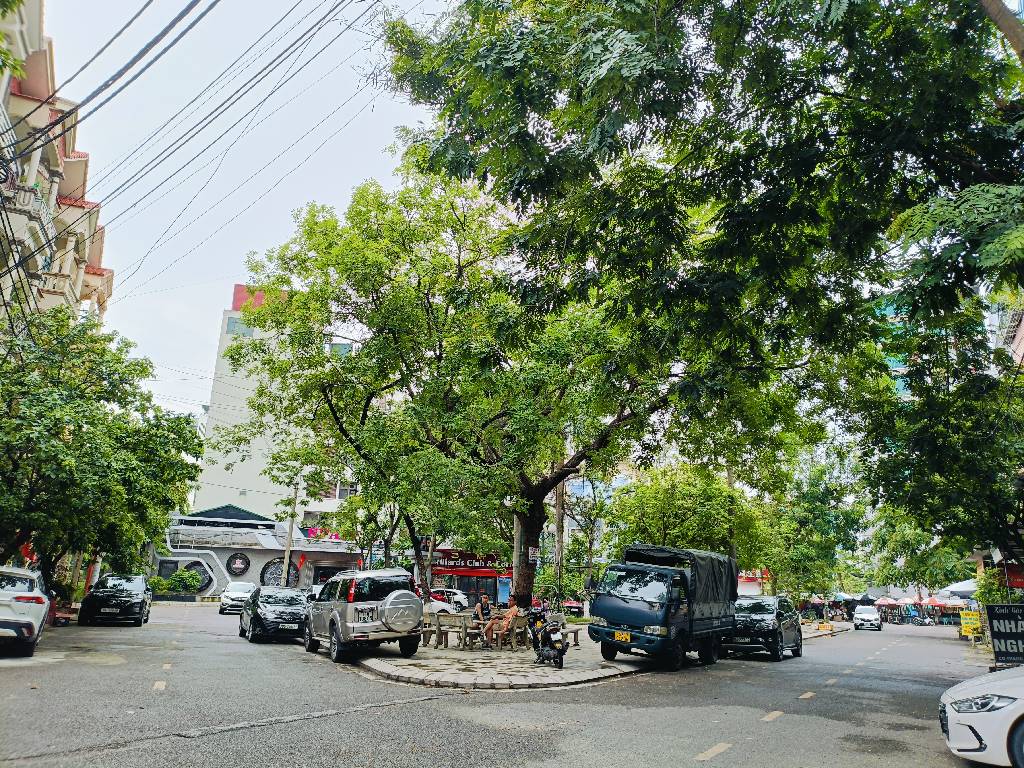 Bán nhà mặt phố 4 tầng view công viên tại Bắc Ninh