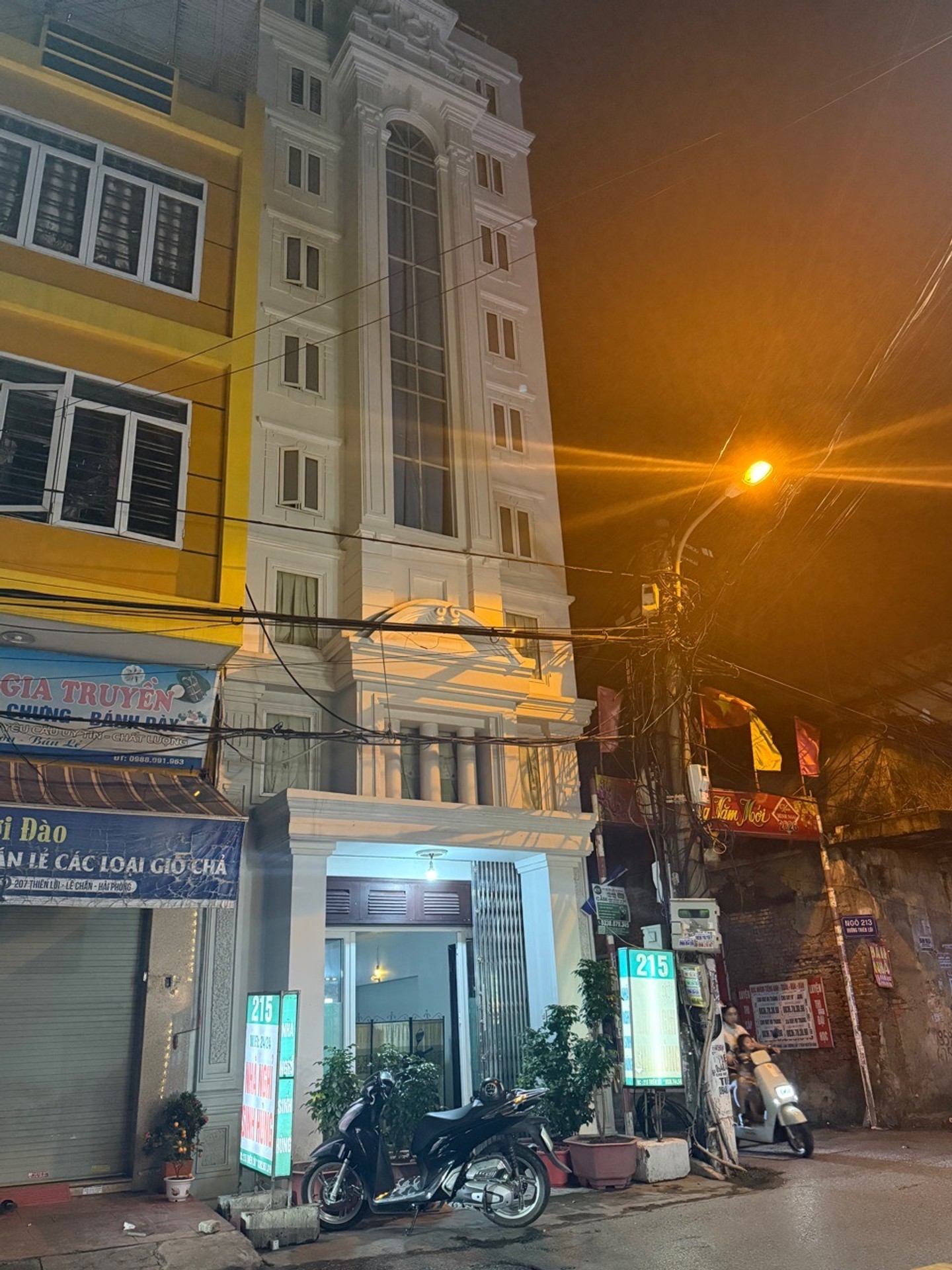 Nhà lô góc mặt phố Thiên Lôi, sẵn sàng kinh doanh homestay