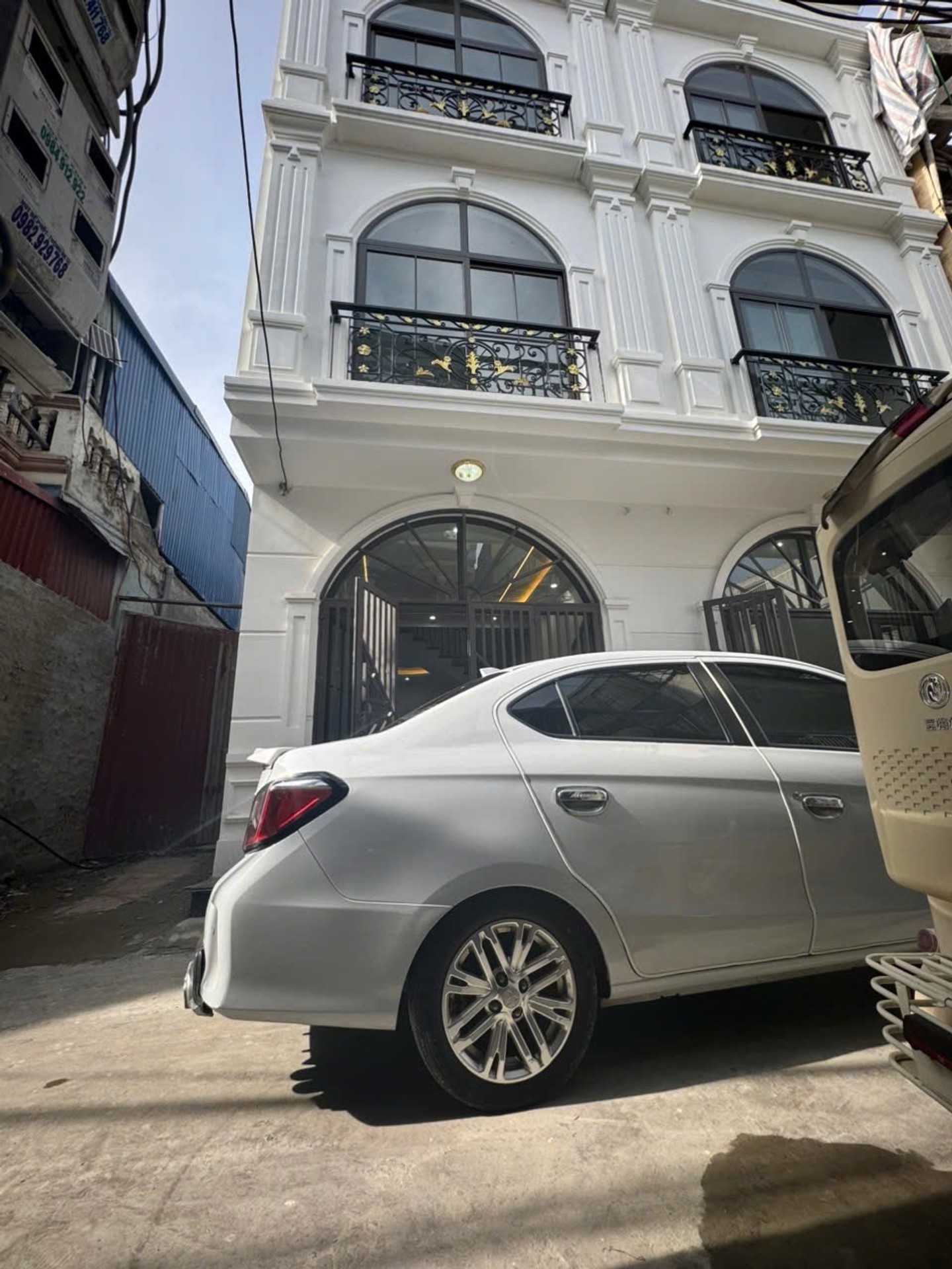 Nhà 3 Tầng Xịn Sò Hướng Nam – Trần Nhân Tông