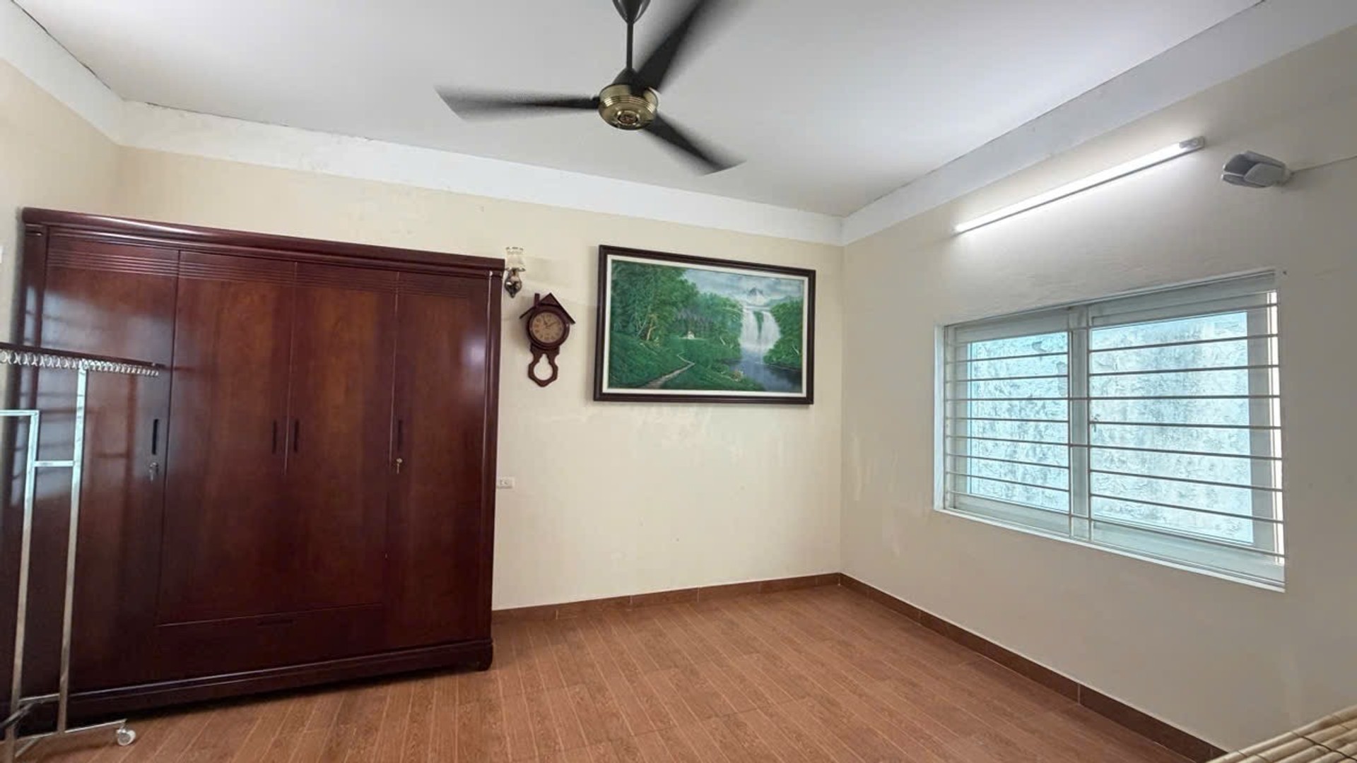 Bán nhà riêng 3 tầng diện tích 50m²,cách mặt phố Hai Bà Trưng 20m, vài bước dạo chơi Hồ Hoàn Kiếm.