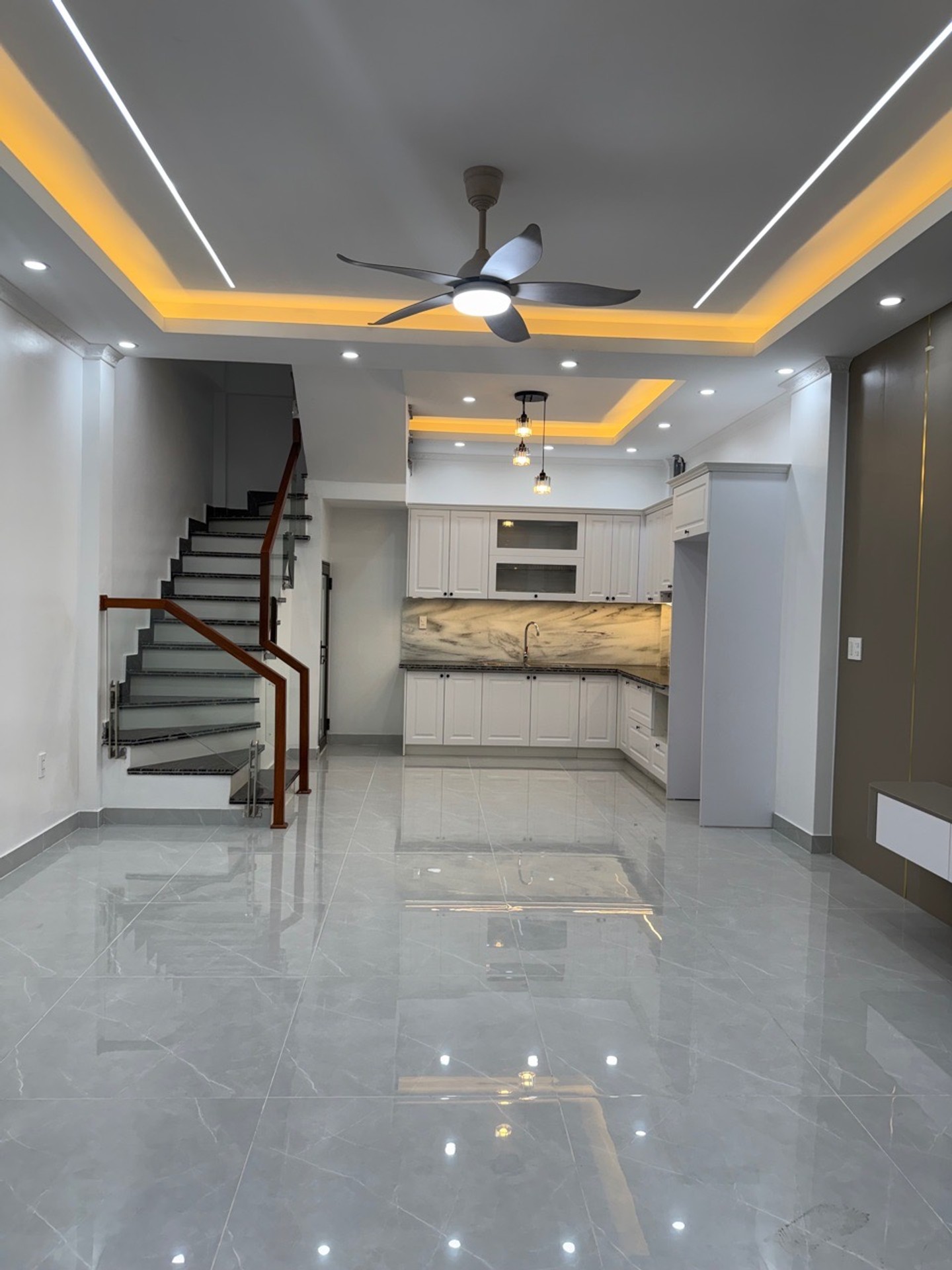 Nhà riêng 4 tầng tinh tế tại Miếu Hai Xã với kết nối thuận tiện