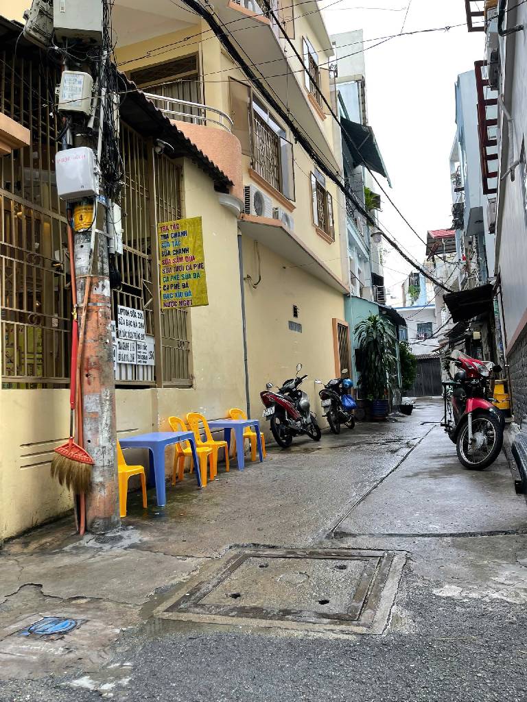 Bán nhà 4 tầng, 3 phòng ngủ tại Quận Tân Bình, đường Lạc Long Quân