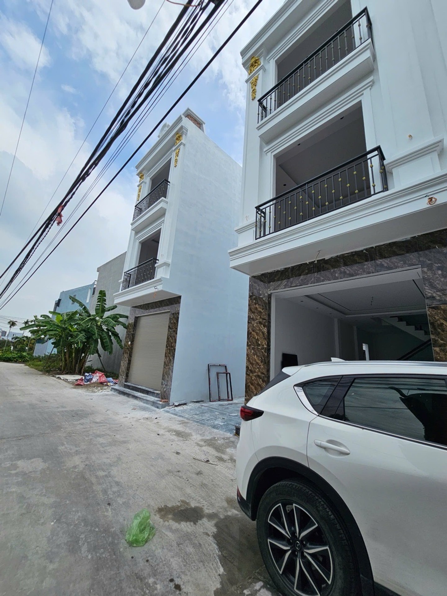 Nhà 3 tầng hướng Tây Nam, ô tô đỗ cổng tại khu vực Đào Yêu