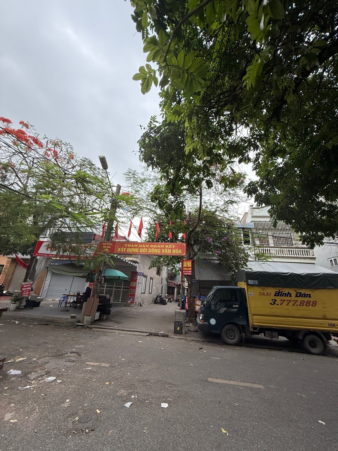 Nhà phố 3 tầng khung cột chắc chắn, ngõ thông rộng, gần mặt đường chính tại Cao Thắng