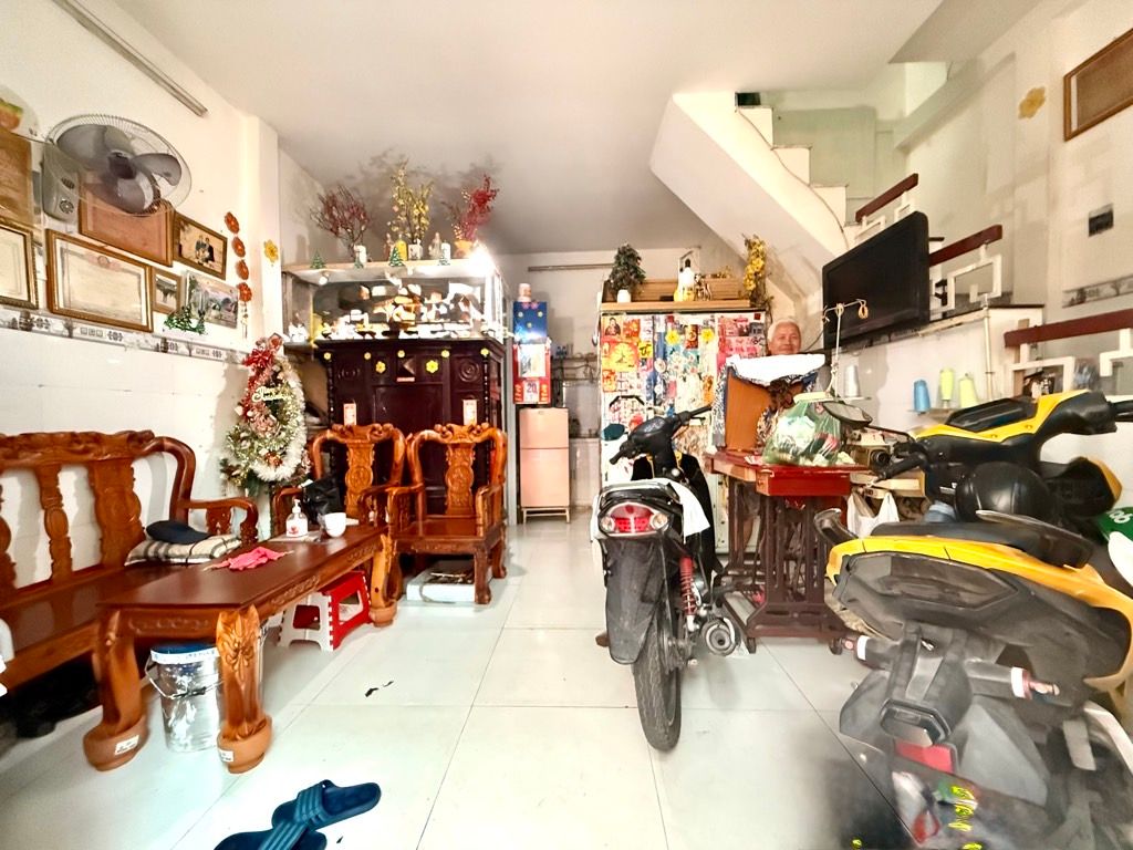 Nhà 2 tầng diện tích 30m2 tại Phường Tân Sơn Nhì giá tốt